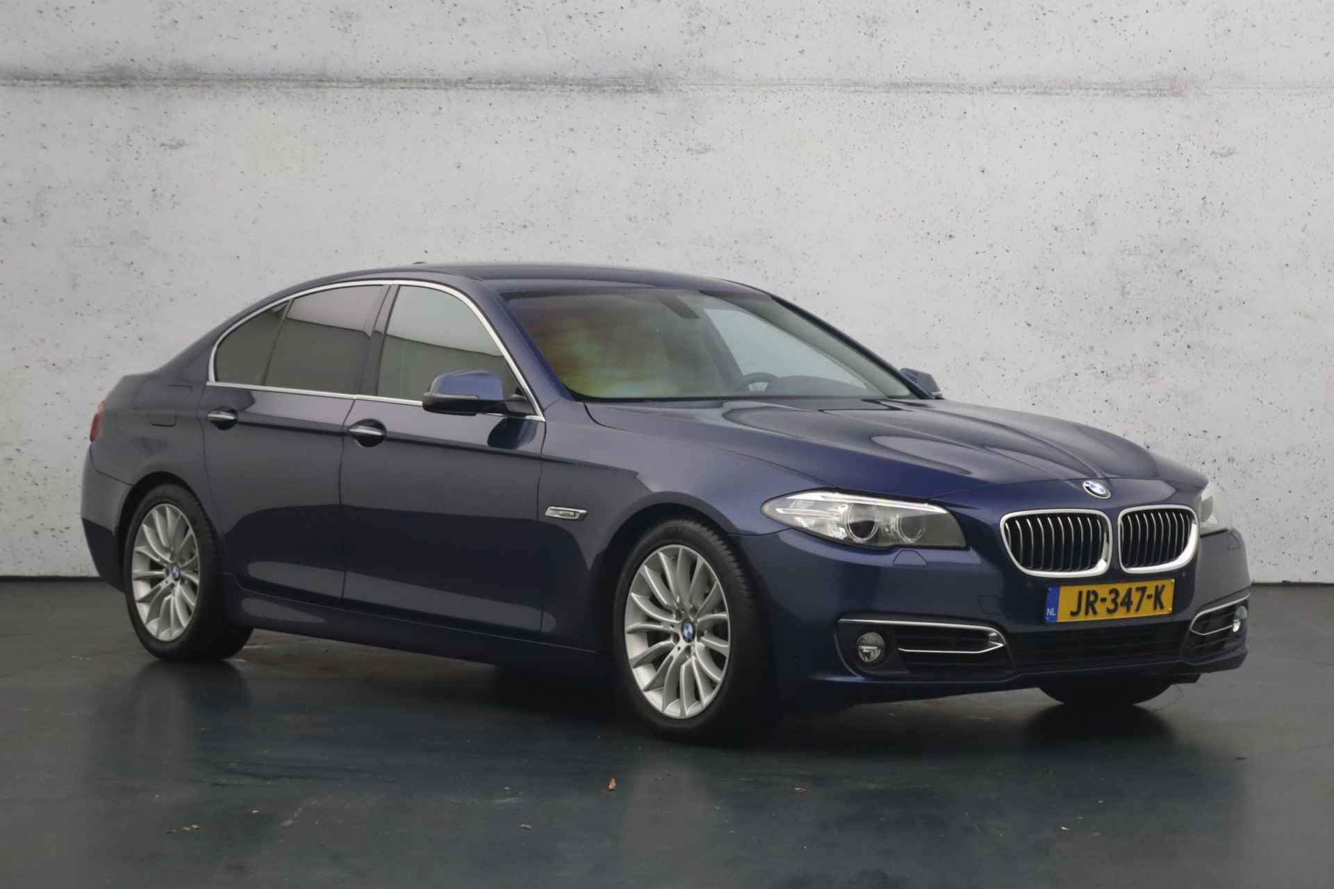 BMW 5 Serie 520i Luxury Edition | Lederen bekleding | Parkeersensoren | Elektrisch verstelbare verwarmde stoelen | Navigatie - 24/30