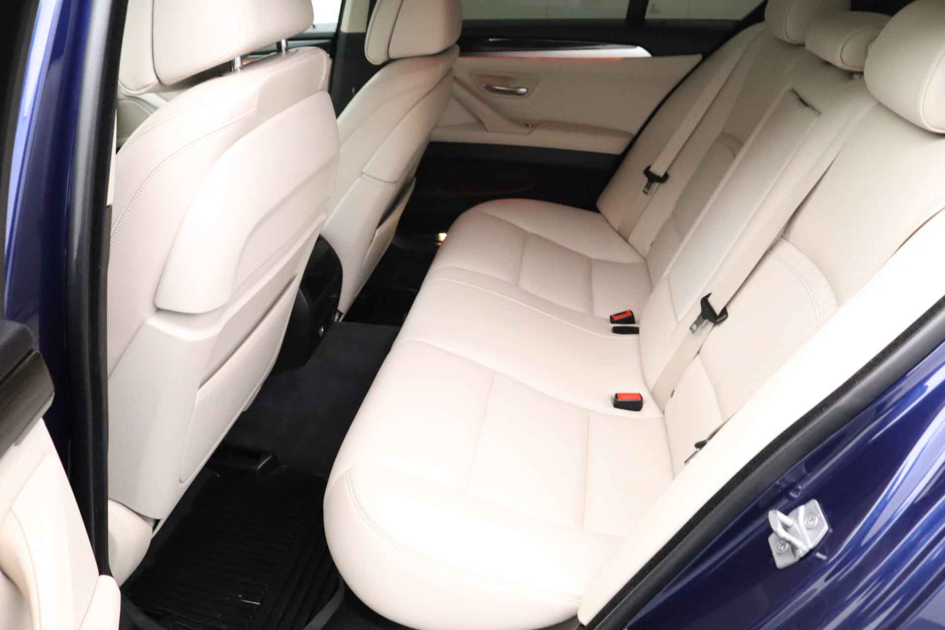 BMW 5 Serie 520i Luxury Edition | Lederen bekleding | Parkeersensoren | Elektrisch verstelbare verwarmde stoelen | Navigatie - 27/30