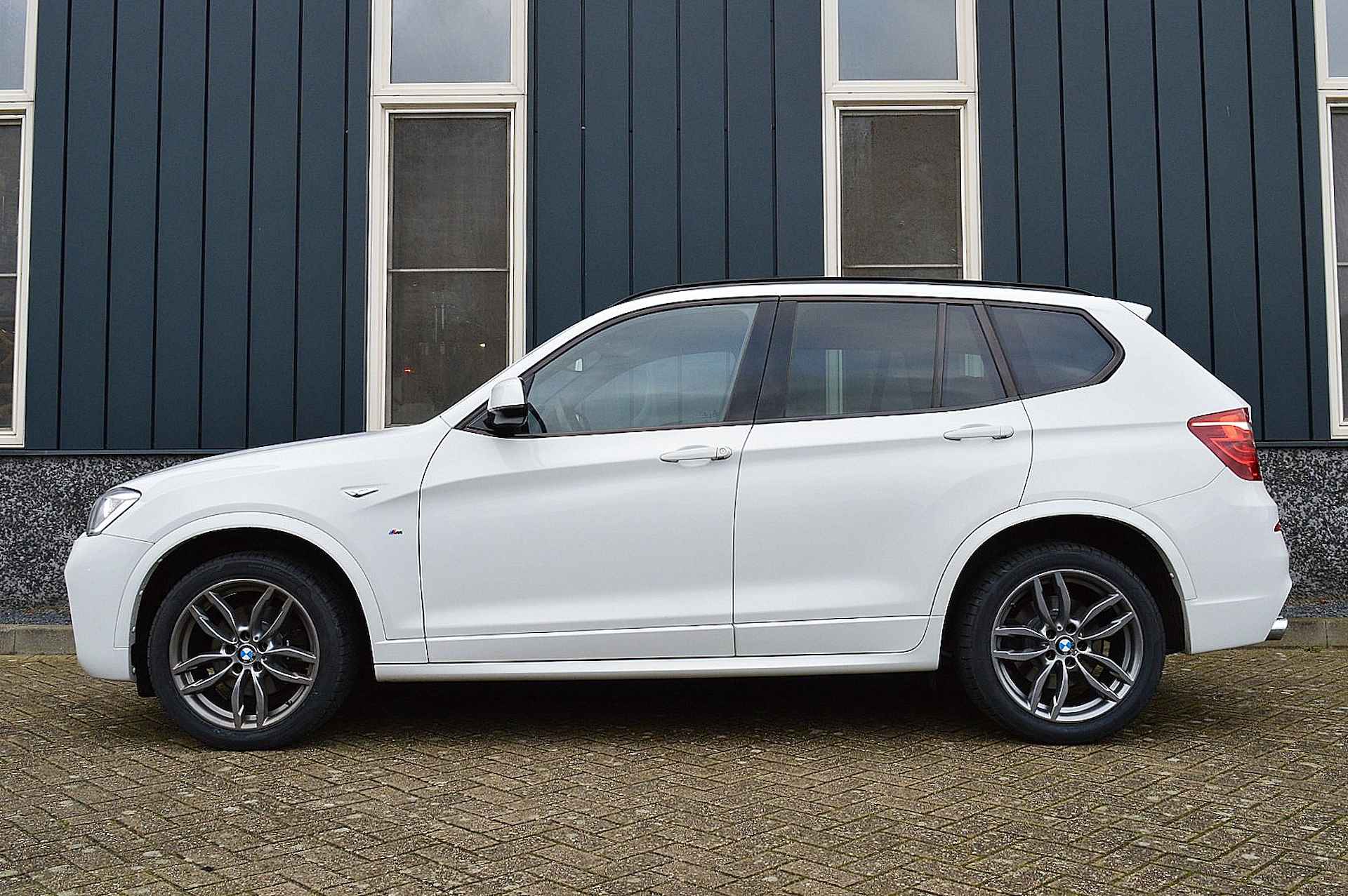 BMW X3 xDrive28i M-Sport High Executive Rijklaarprijs-Garantie Navigatie Leder Panorama dak Xenon Airco - 2/38