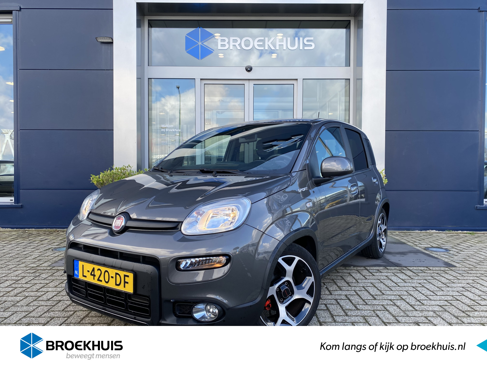 Fiat Panda Sport 1.0 Hybrid 70PK | LMV | Climate Control | Carplay | Sensoren | Trekhaak | bij viaBOVAG.nl