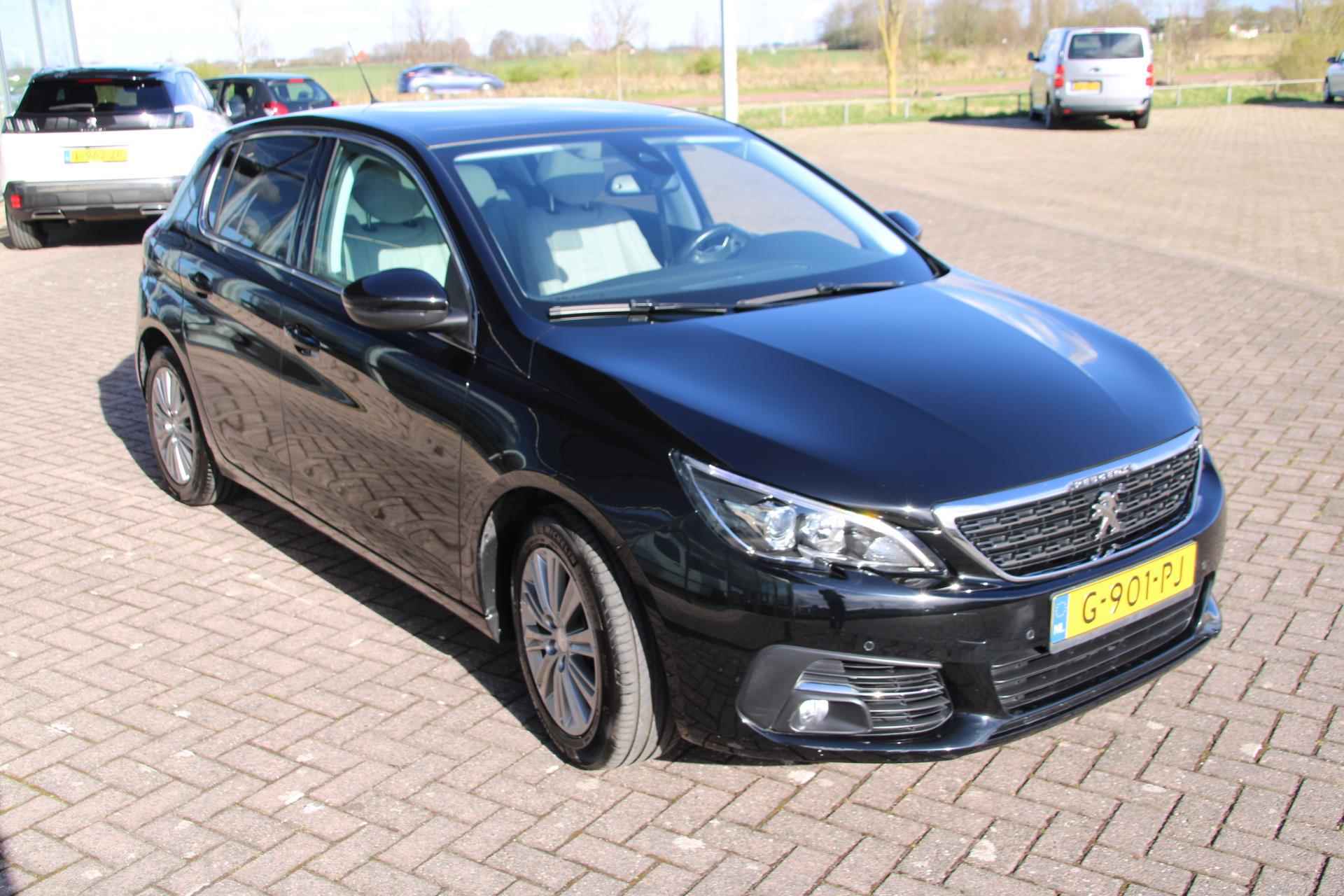 Peugeot 308 1.2 PureTech Blue Lease Premium Avantage - 8/17