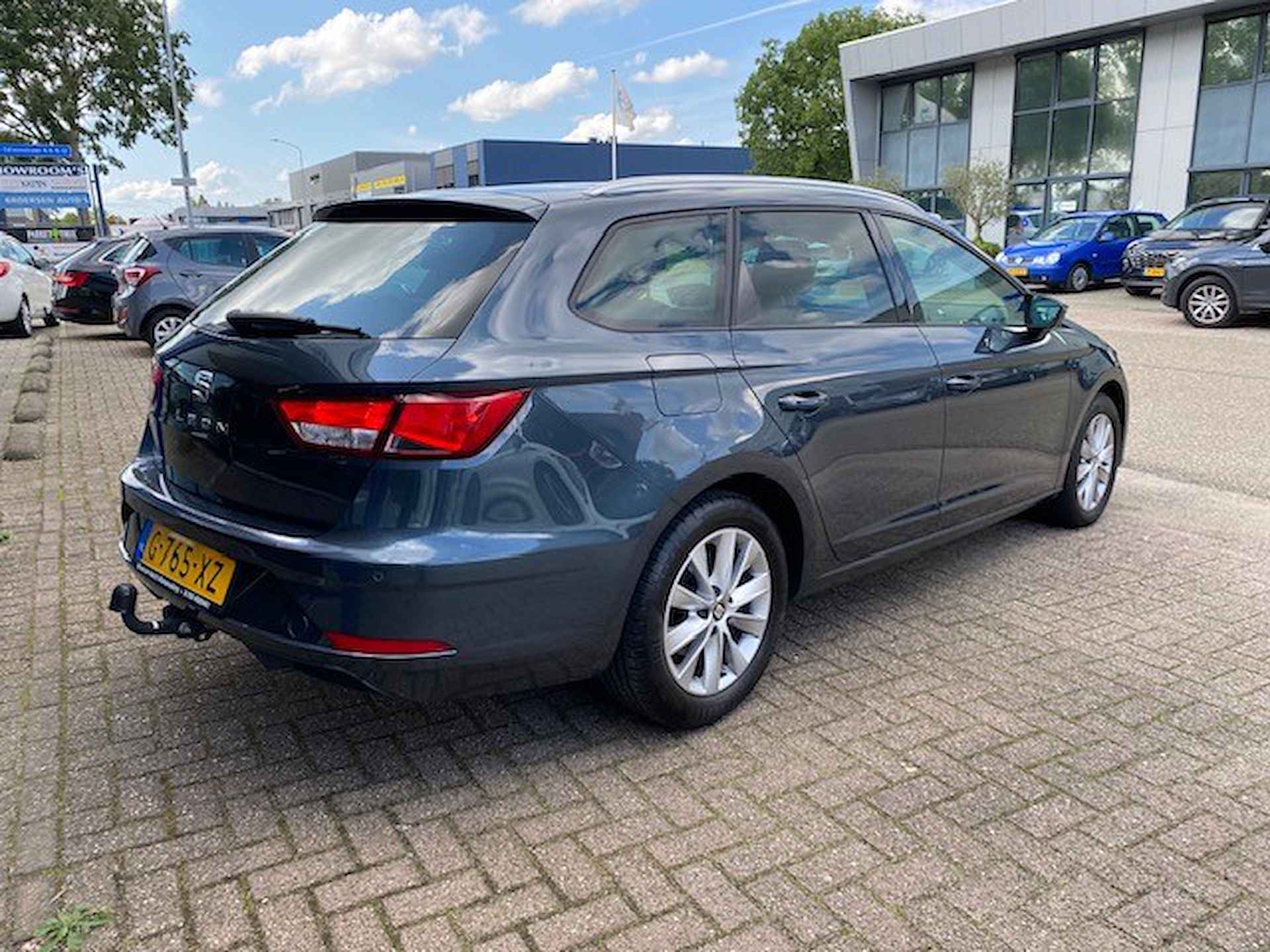 SEAT Leon 1.0 TSI 115PK Style Ultimate Edition met FullLink, Trekhaak en Navi - 8/35