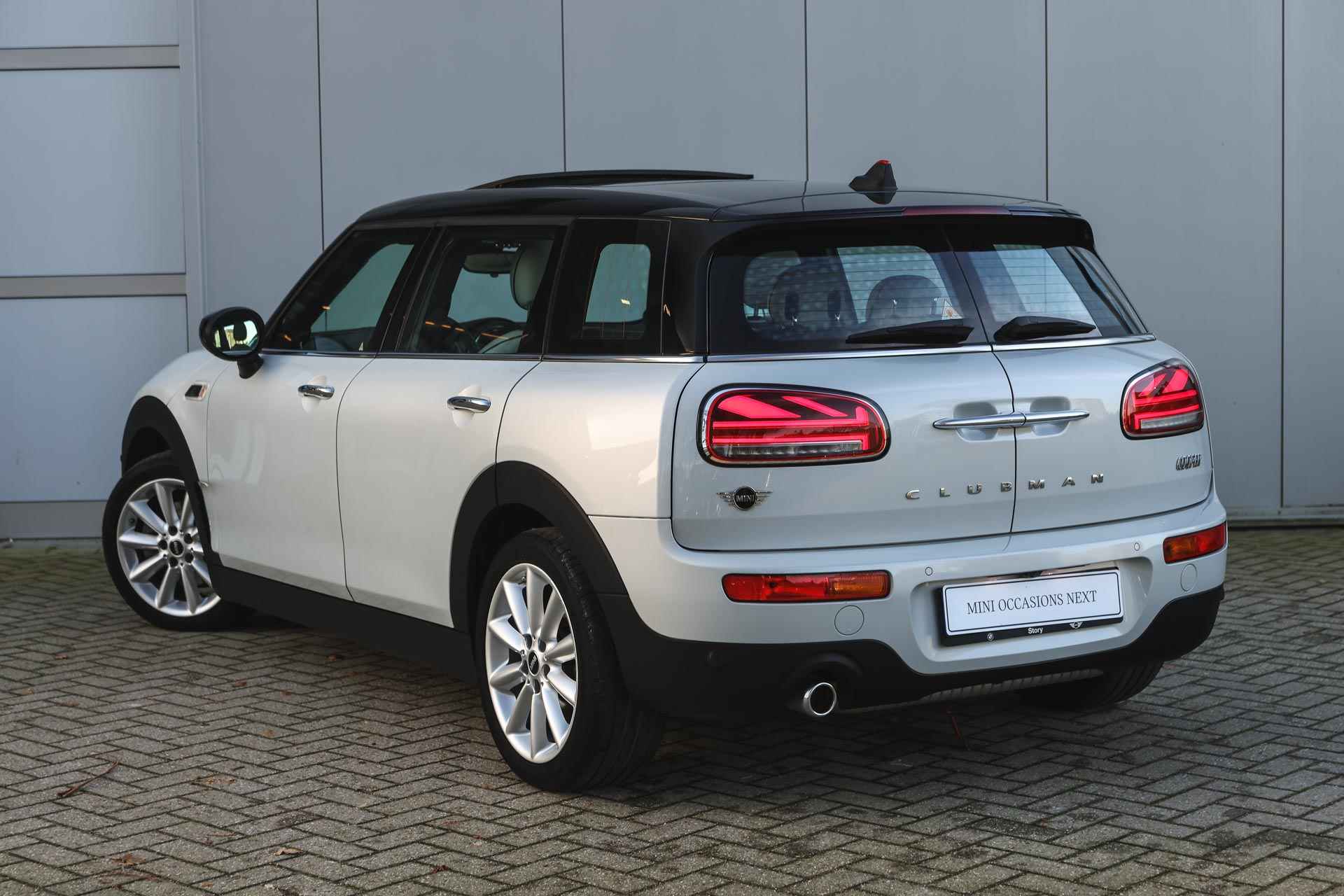 MINI Clubman Cooper Classic Automaat / Panoramadak / Trekhaak / Achteruitrijcamera / Active Cruise Control / Comfort Access / LED / Stuurverwarming - 3/34