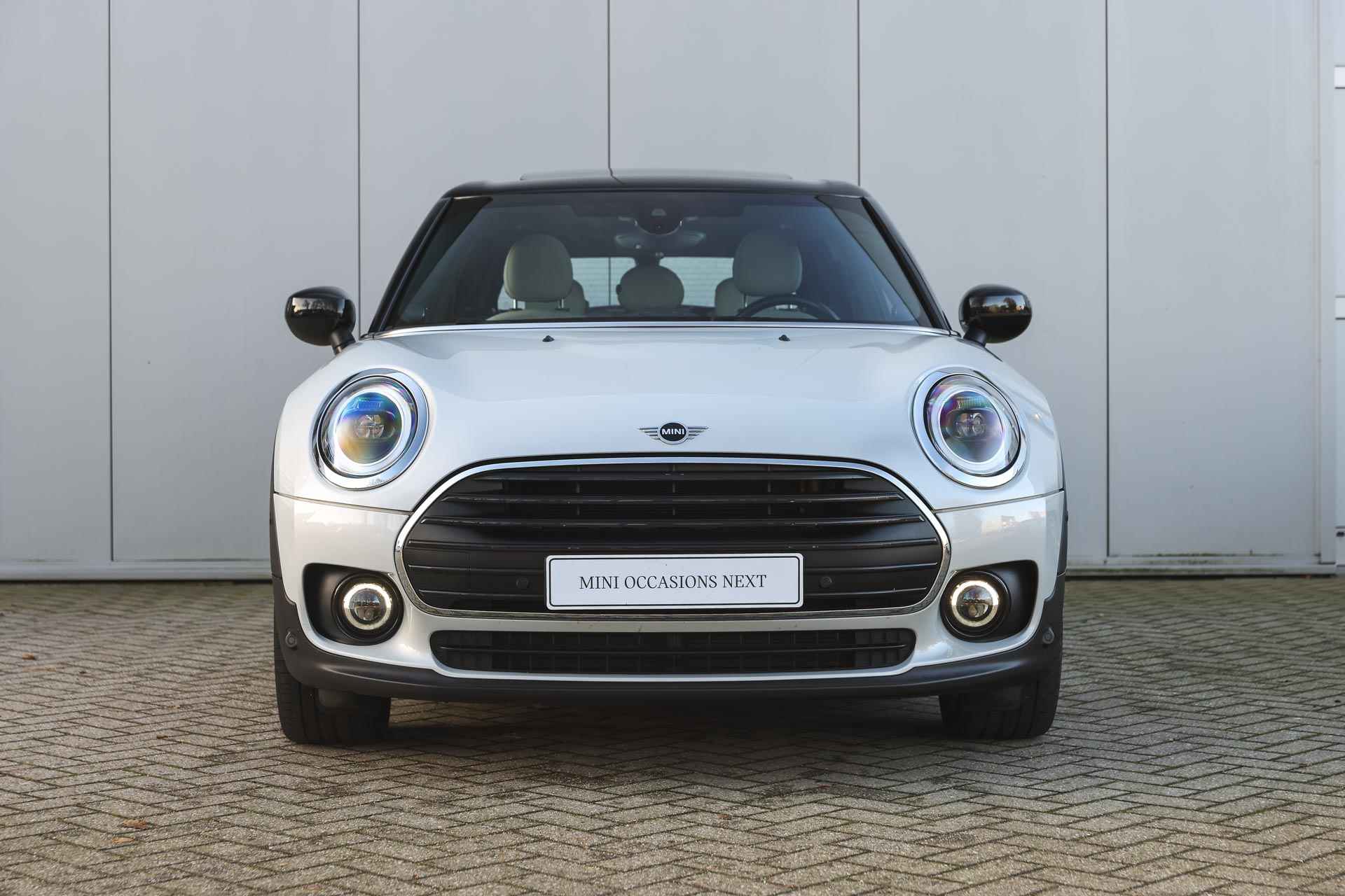 MINI Clubman Cooper Classic Automaat / Panoramadak / Trekhaak / Achteruitrijcamera / Active Cruise Control / Comfort Access / LED / Stuurverwarming - 7/34