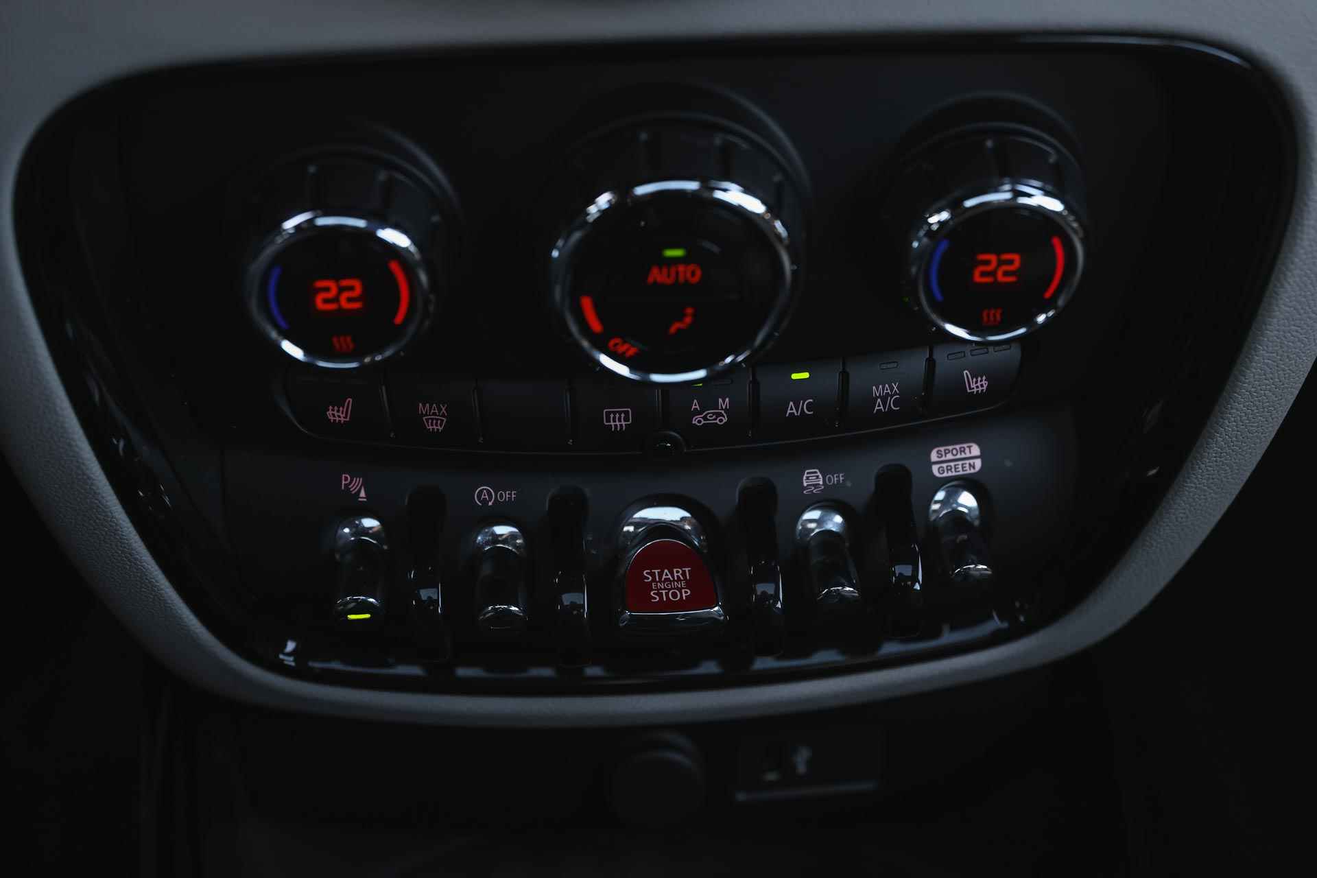 MINI Clubman Cooper Classic Automaat / Panoramadak / Trekhaak / Achteruitrijcamera / Active Cruise Control / Comfort Access / LED / Stuurverwarming - 18/34