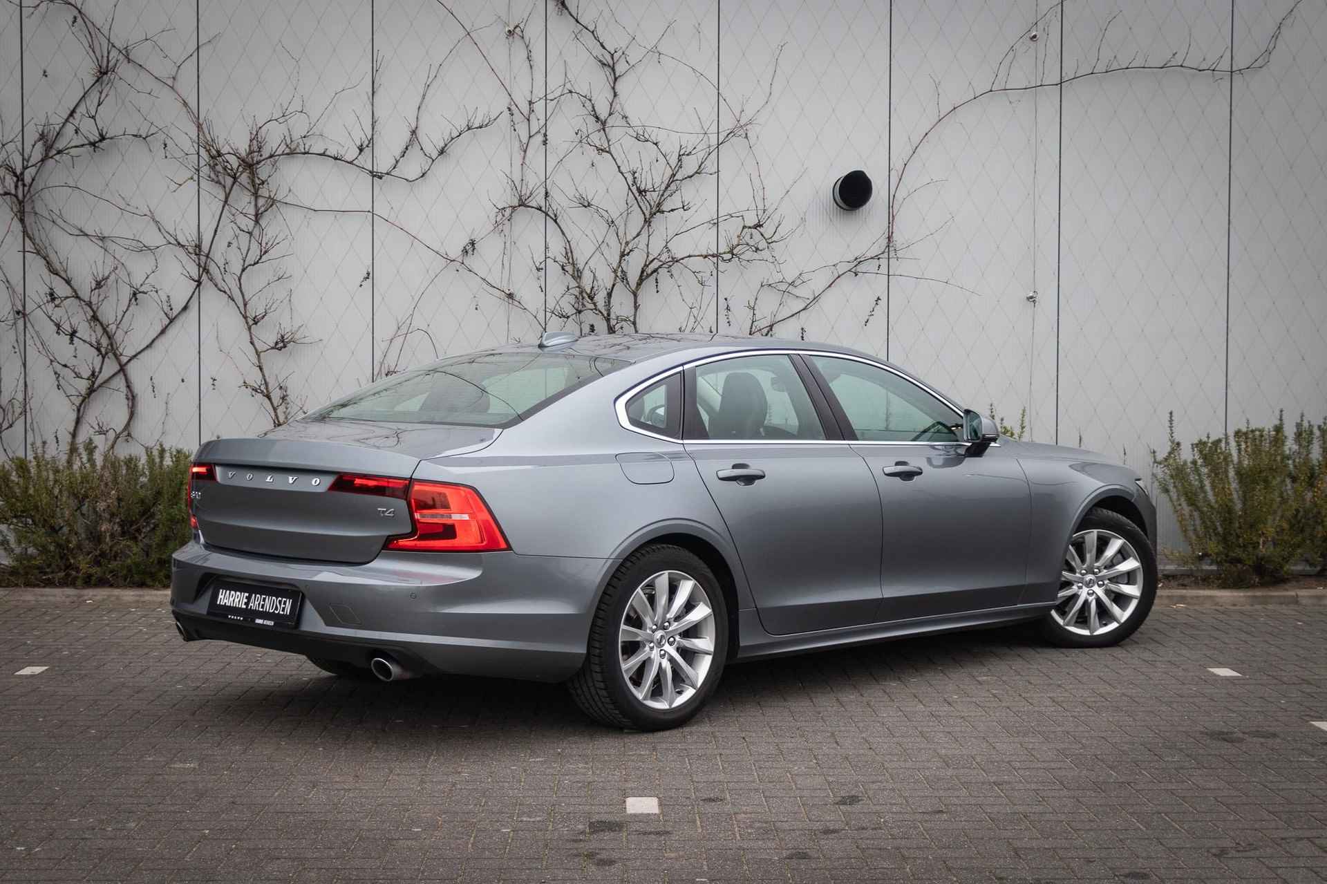 Volvo S90 T4 Aut.8 Momentum | Adaptieve Cruise Control | Standkachel | Leder | Keyless | Elektrische voorstoelen | Stoel + Stuurverwarming | All-Season banden - 4/21