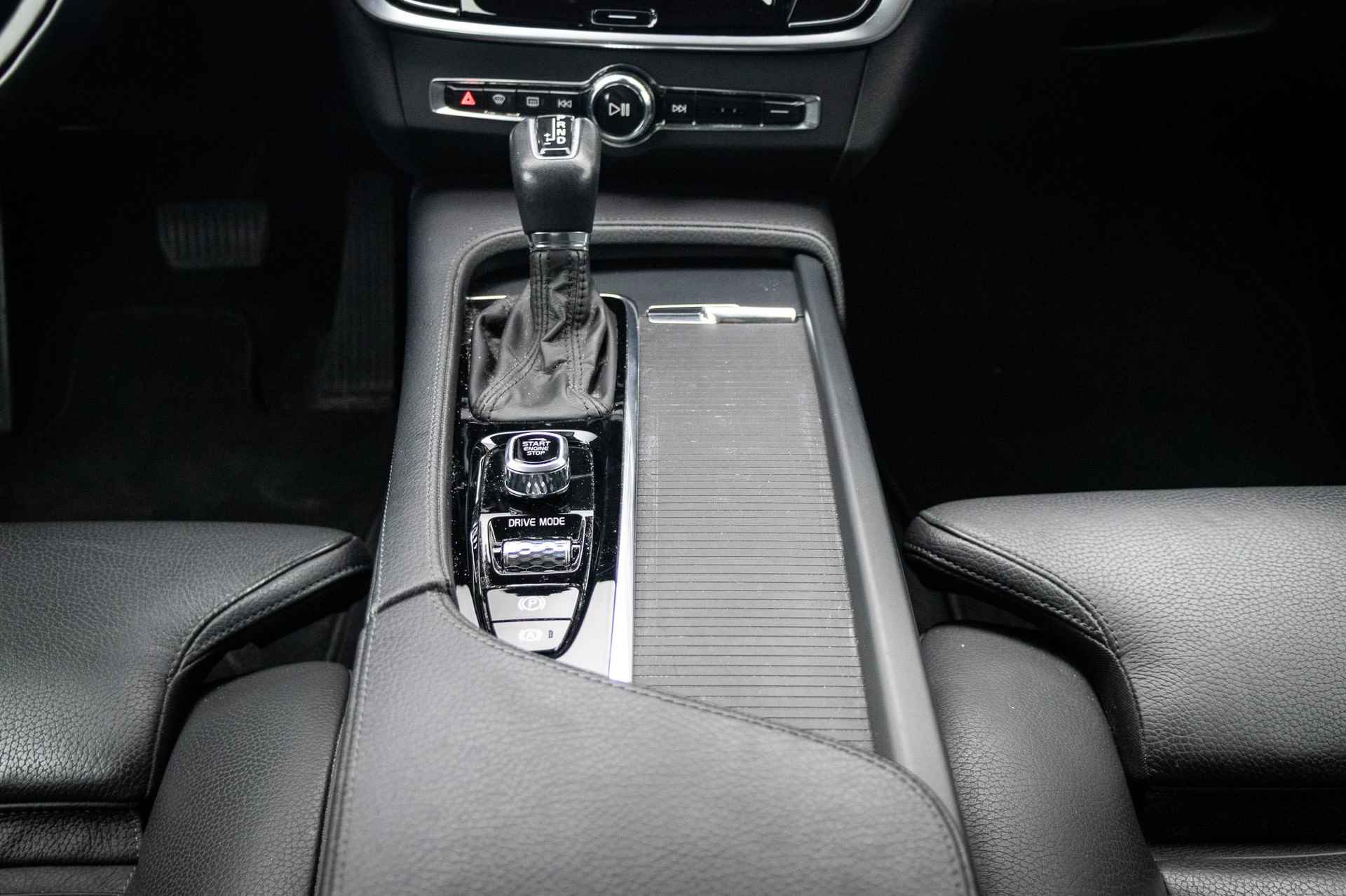 Volvo S90 T4 Aut.8 Momentum | Adaptieve Cruise Control | Standkachel | Leder | Keyless | Elektrische voorstoelen | Stoel + Stuurverwarming | All-Season banden - 14/21