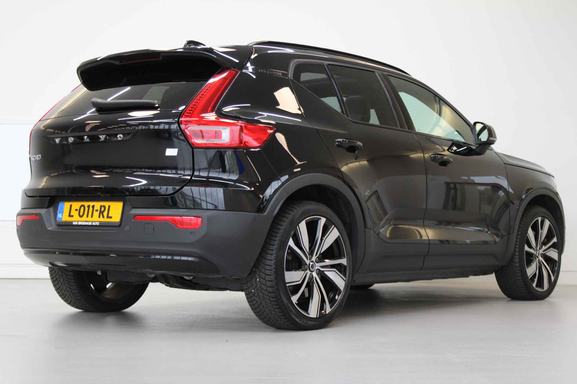 Volvo XC40 P8 Recharge 408PK Twin AWD Pro | Trekhaak | Leer | Panoramadak | 20'' | Warmtepomp | 360º view - 3/57