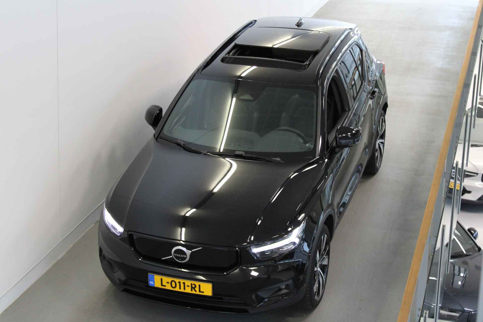 Volvo XC40 P8 Recharge 408PK Twin AWD Pro | Trekhaak | Leer | Panoramadak | 20'' | Warmtepomp | 360º view - 25/57