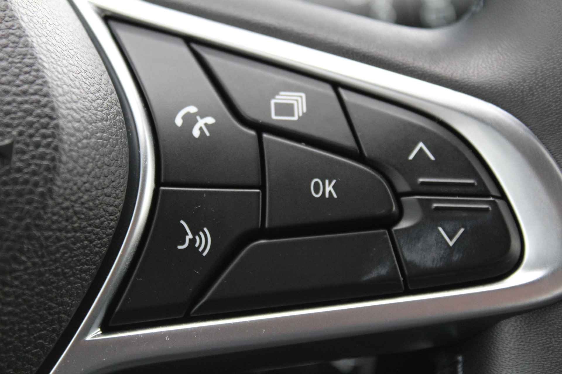 Renault Clio 1.0 TCe Zen | Incl. 1 jaar Garantie | 1e eigenaar | Dealer onderhouden | Cruise | Airco | Navigatie | Verkeersbord herkenning | LED koplampen | Parkeersensoren achter | DAB | Isofix | Origineel NL auto | NAP | - 34/49