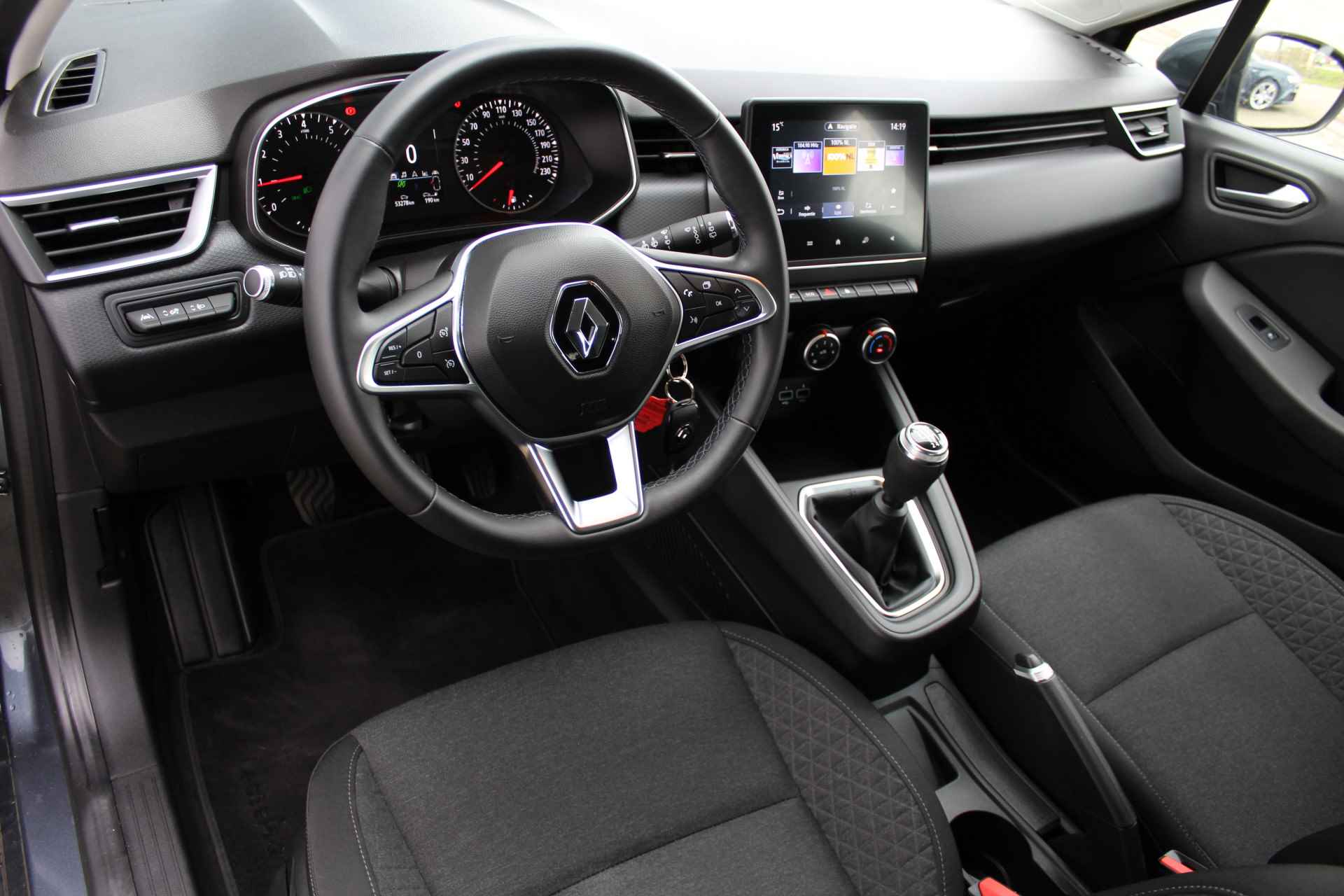 Renault Clio 1.0 TCe Zen | Incl. 1 jaar Garantie | 1e eigenaar | Dealer onderhouden | Cruise | Airco | Navigatie | Verkeersbord herkenning | LED koplampen | Parkeersensoren achter | DAB | Isofix | Origineel NL auto | NAP | - 27/49