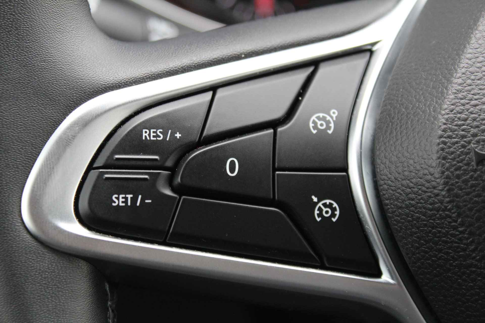 Renault Clio 1.0 TCe Zen | Incl. 1 jaar Garantie | 1e eigenaar | Dealer onderhouden | Cruise | Airco | Navigatie | Verkeersbord herkenning | LED koplampen | Parkeersensoren achter | DAB | Isofix | Origineel NL auto | NAP | - 33/49