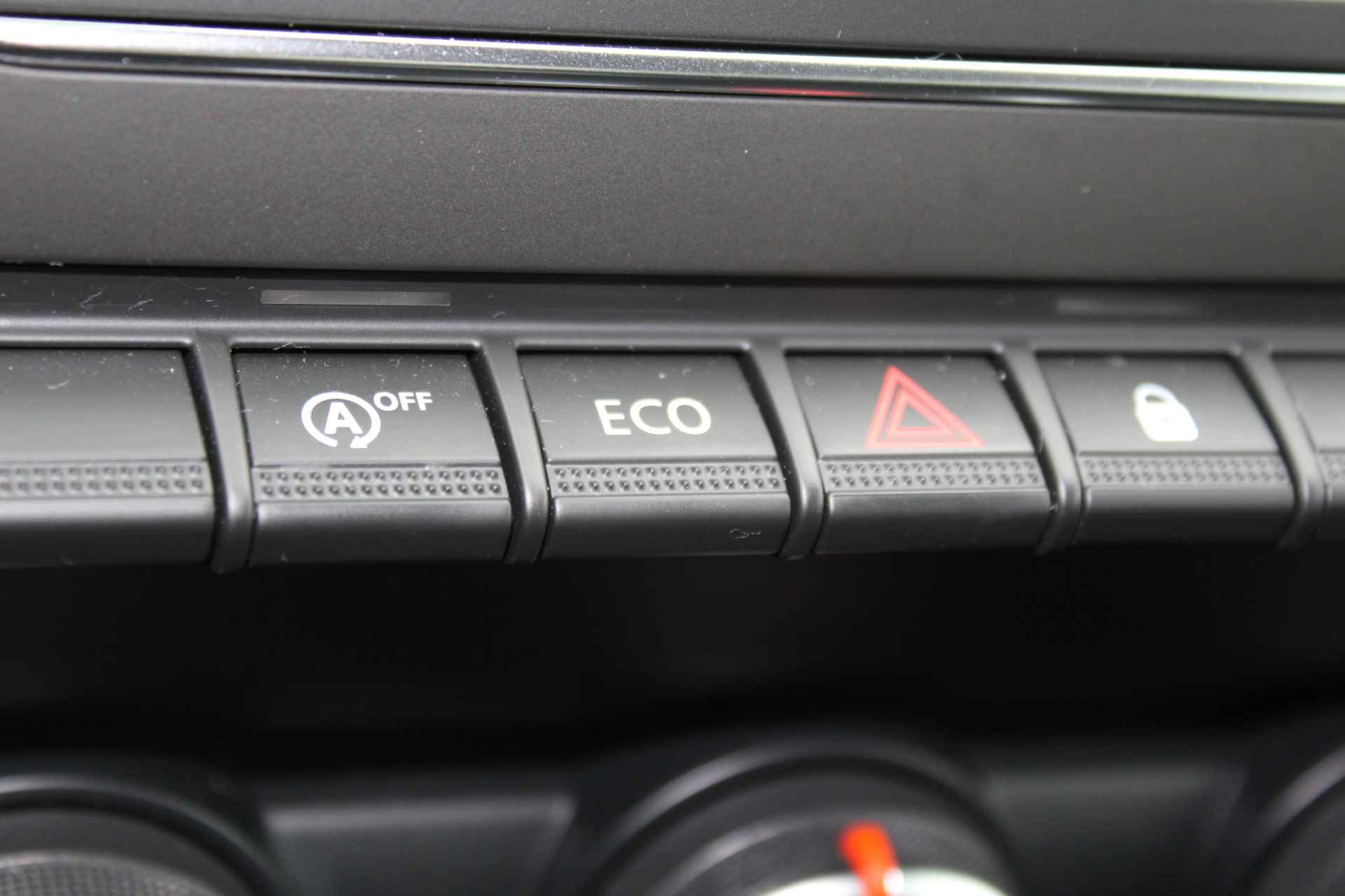 Renault Clio 1.0 TCe Zen | Incl. 1 jaar Garantie | 1e eigenaar | Dealer onderhouden | Cruise | Airco | Navigatie | Verkeersbord herkenning | LED koplampen | Parkeersensoren achter | DAB | Isofix | Origineel NL auto | NAP | - 40/49