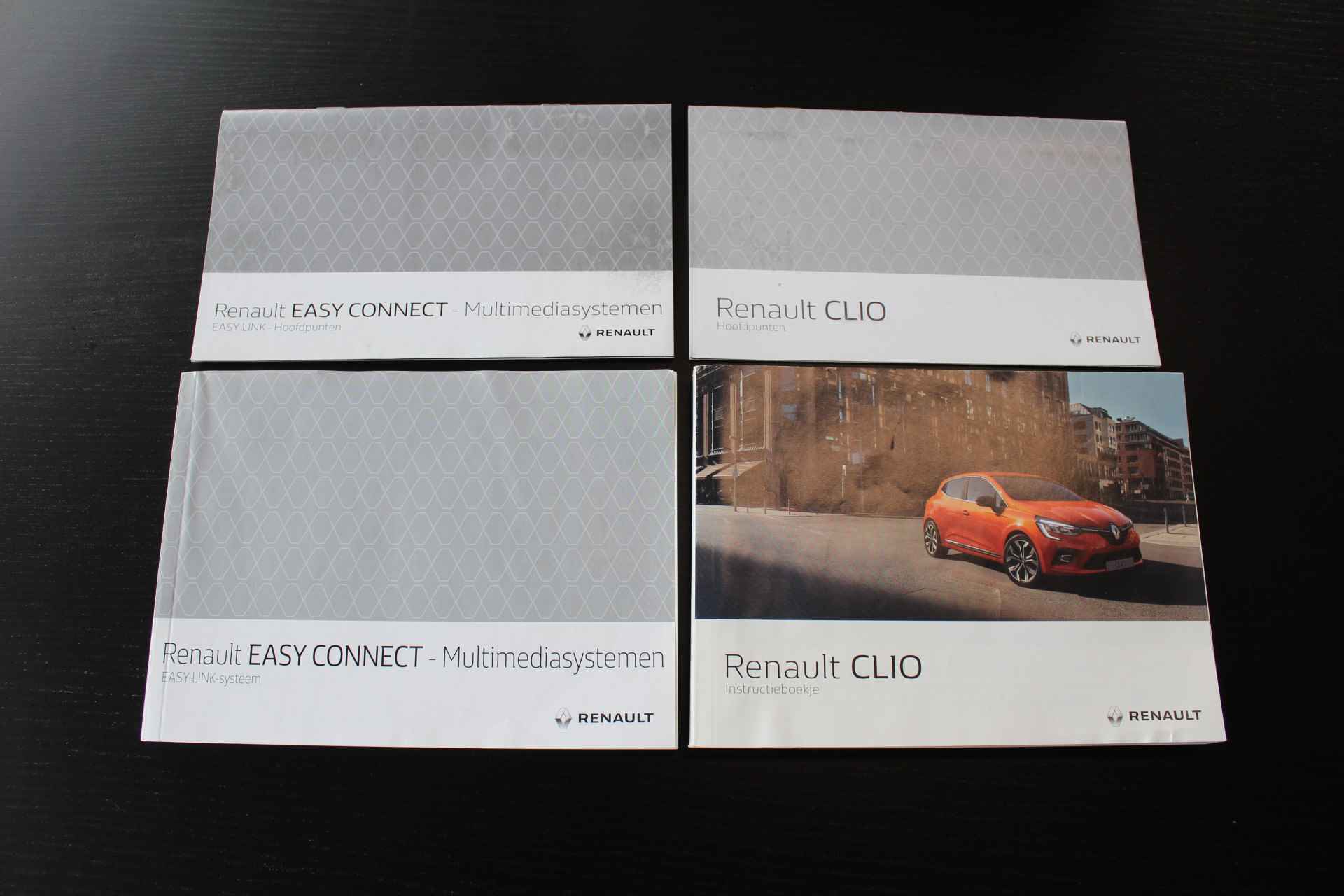 Renault Clio 1.0 TCe Zen | Incl. 1 jaar Garantie | 1e eigenaar | Dealer onderhouden | Cruise | Airco | Navigatie | Verkeersbord herkenning | LED koplampen | Parkeersensoren achter | DAB | Isofix | Origineel NL auto | NAP | - 48/49