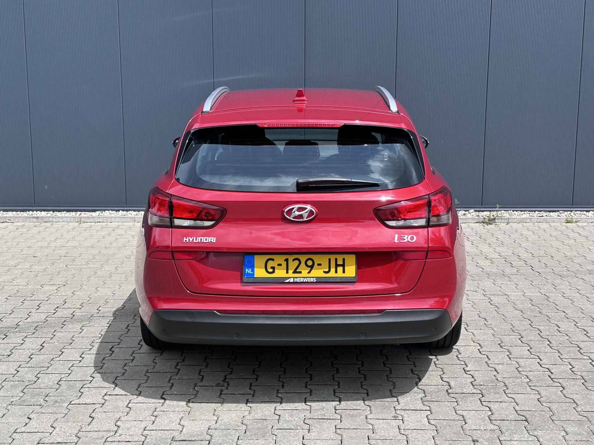 Hyundai i30 Wagon 1.0 T-GDI Comfort / Navigatiesysteem / 17'' Lichtmetalen velgen / Parkeersensoren / - 19/28