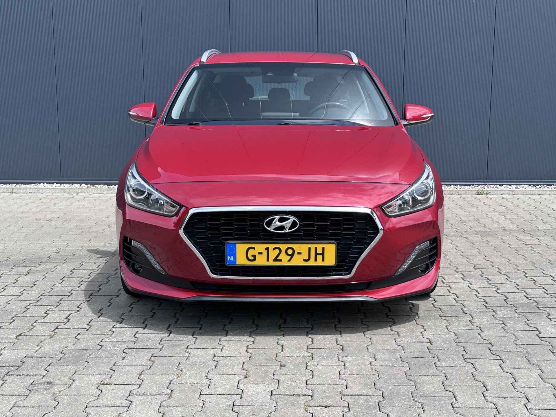 Hyundai i30 Wagon 1.0 T-GDI Comfort / Navigatiesysteem / 17'' Lichtmetalen velgen / Parkeersensoren / - 21/28