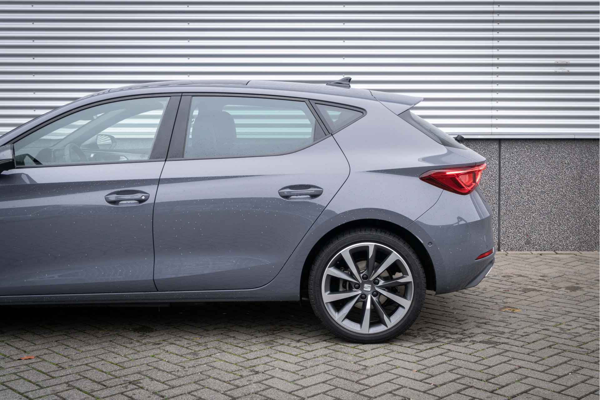 SEAT Leon 1.4 TSI 204 PK eHybrid PHEV FR Business Intense | Panoramadak | Keyless | Achteruitrijcamera | Stoel + stuur verwarming | Naviga - 9/40