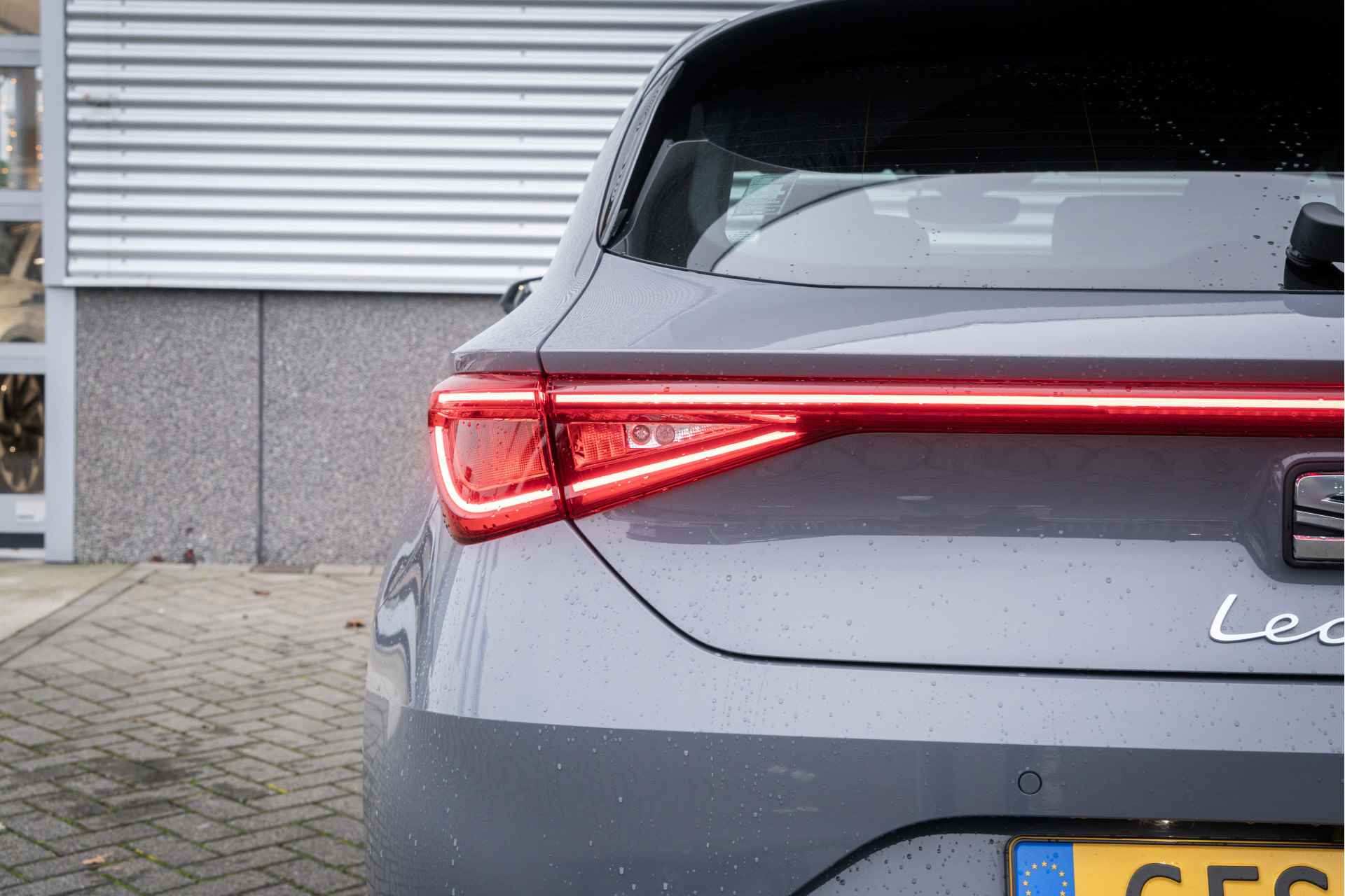 SEAT Leon 1.4 TSI 204 PK eHybrid PHEV FR Business Intense | Panoramadak | Keyless | Achteruitrijcamera | Stoel + stuur verwarming | Naviga - 13/40