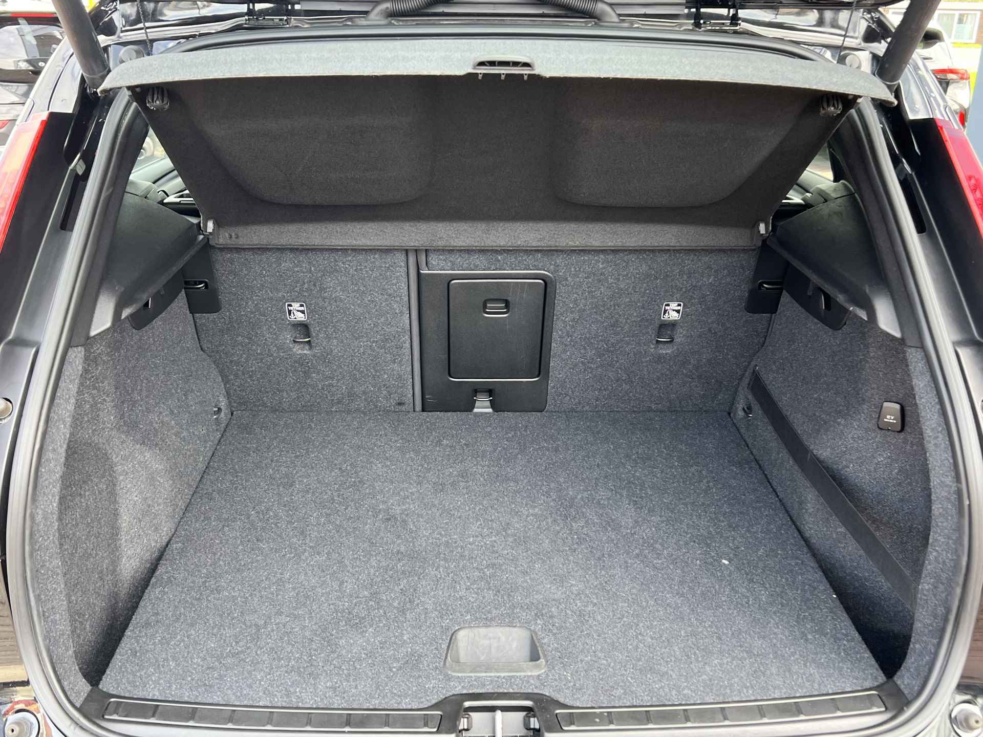 Volvo XC40 1.5 T3 Momentum Navigatie Camera Parkeersensoren v+a Led Koplampen Stoelverwarming Harman Kardon Audio Apple Carplay Android Auto Elek. Achterklep Blis - 5/48