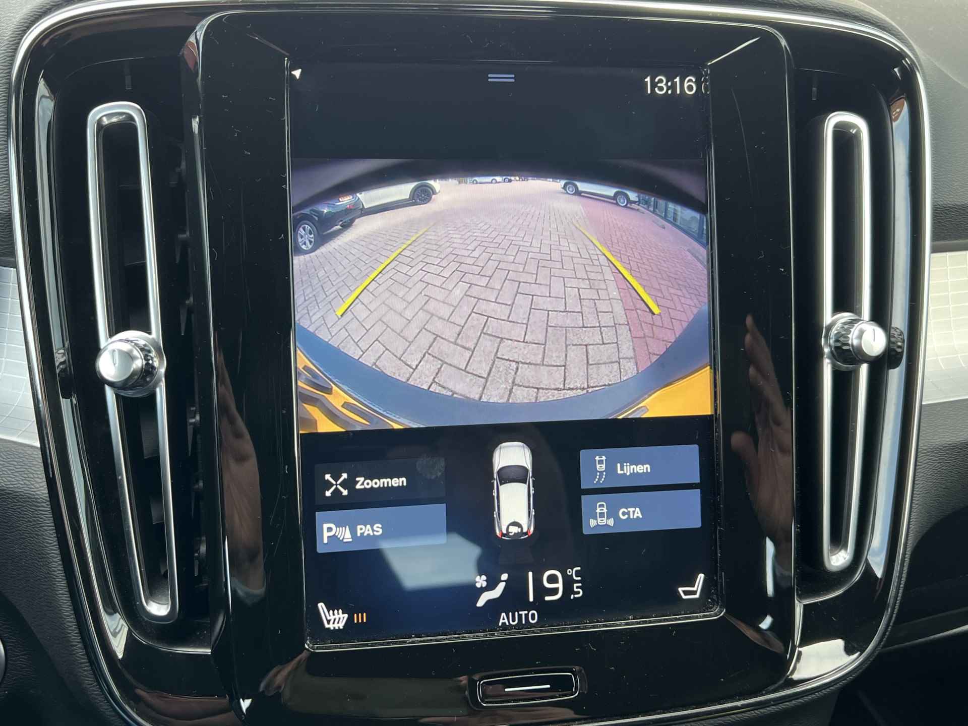 Volvo XC40 1.5 T3 Momentum Navigatie Camera Parkeersensoren v+a Led Koplampen Stoelverwarming Harman Kardon Audio Apple Carplay Android Auto Elek. Achterklep Blis - 21/48