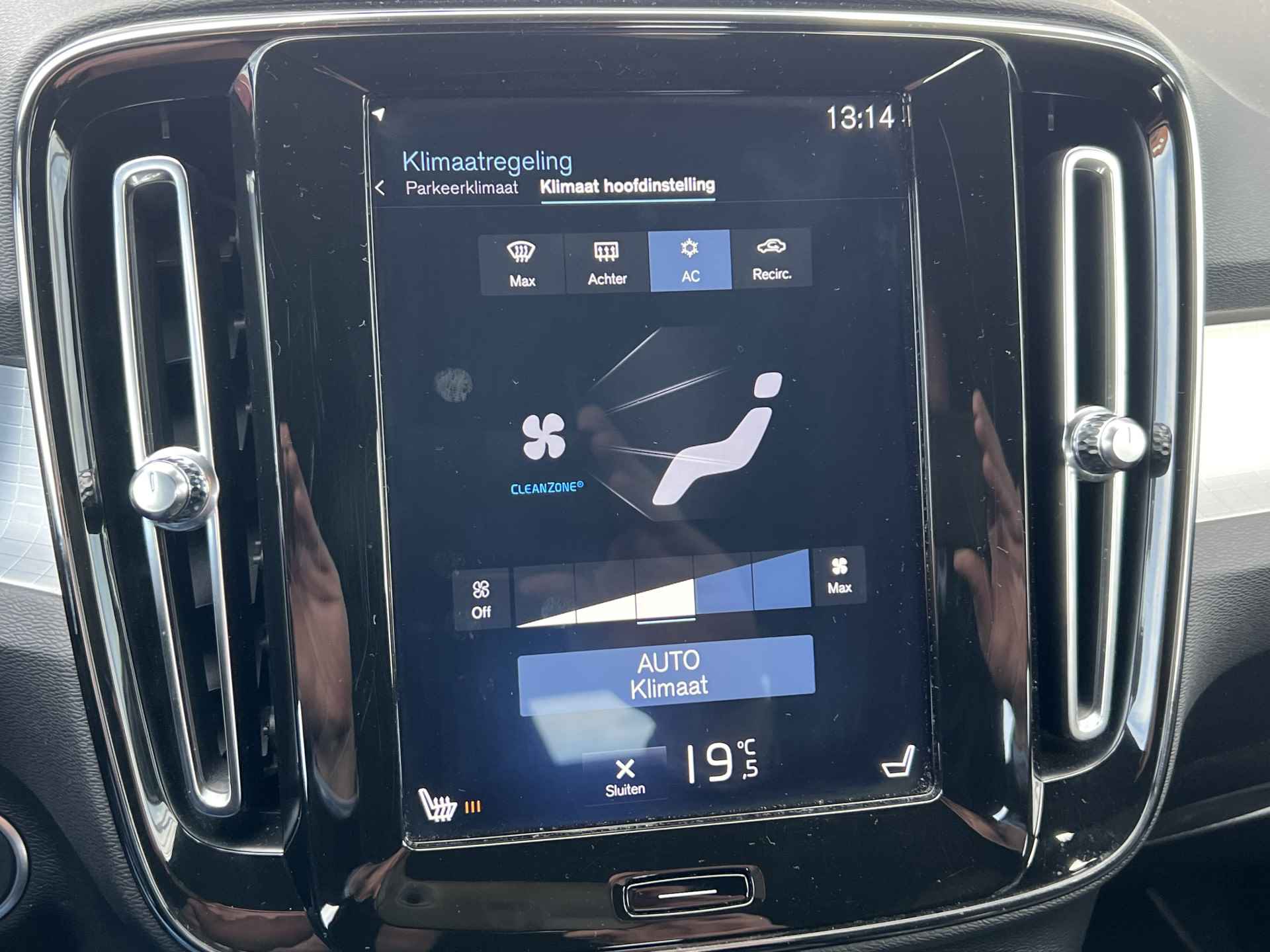 Volvo XC40 1.5 T3 Momentum Navigatie Camera Parkeersensoren v+a Led Koplampen Stoelverwarming Harman Kardon Audio Apple Carplay Android Auto Elek. Achterklep Blis - 22/48