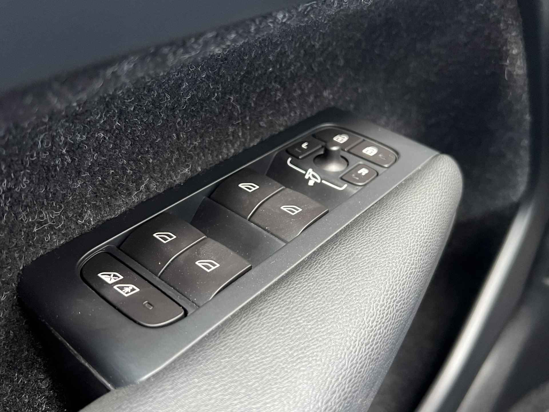 Volvo XC40 1.5 T3 Momentum Navigatie Camera Parkeersensoren v+a Led Koplampen Stoelverwarming Harman Kardon Audio Apple Carplay Android Auto Elek. Achterklep Blis - 28/48