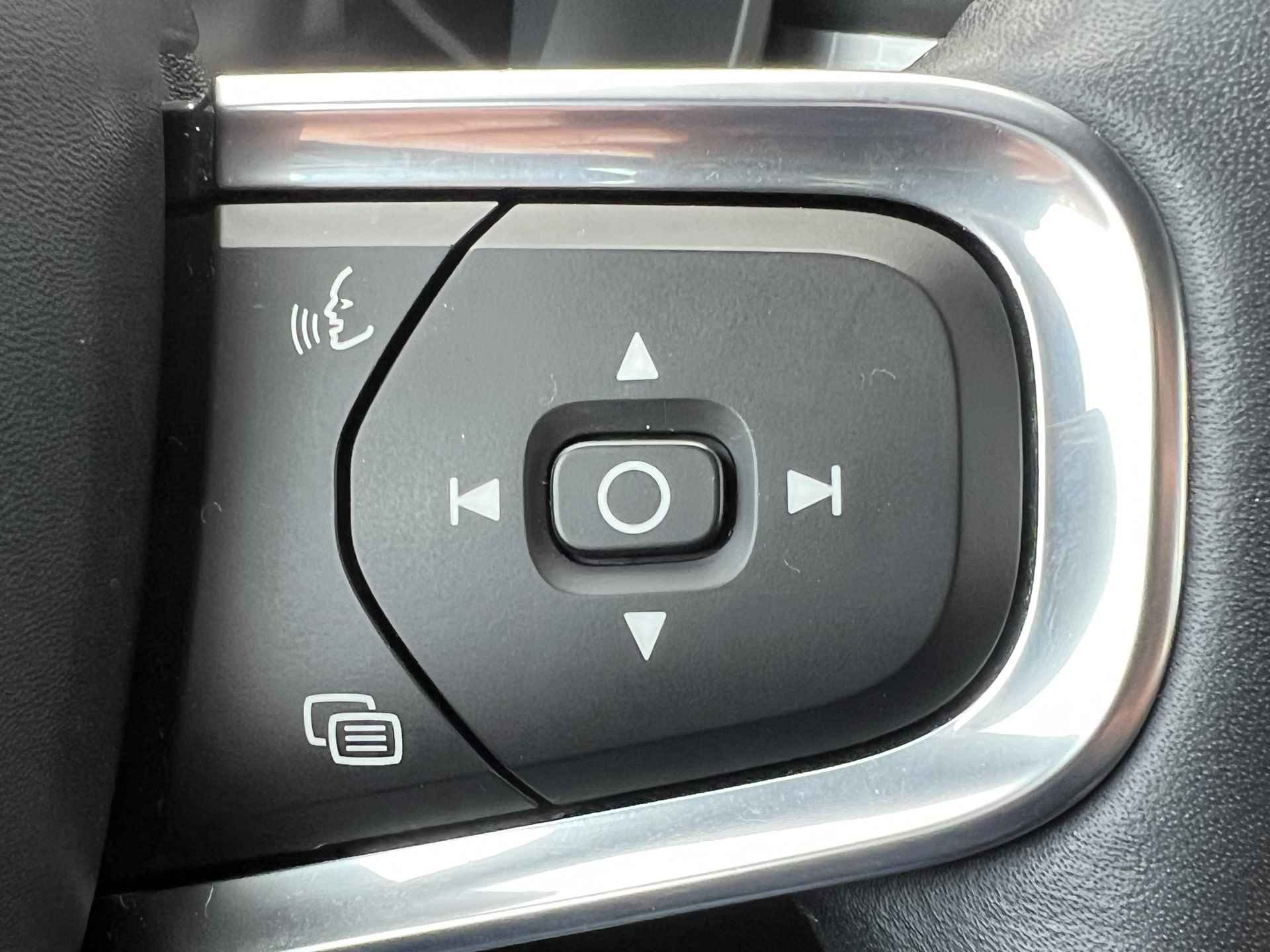 Volvo XC40 1.5 T3 Momentum Navigatie Camera Parkeersensoren v+a Led Koplampen Stoelverwarming Harman Kardon Audio Apple Carplay Android Auto Elek. Achterklep Blis - 32/48