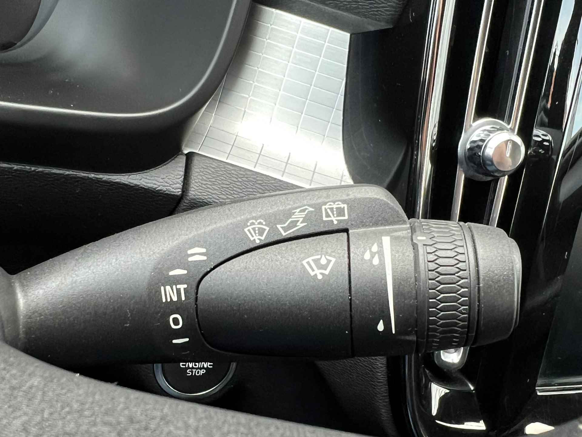 Volvo XC40 1.5 T3 Momentum Navigatie Camera Parkeersensoren v+a Led Koplampen Stoelverwarming Harman Kardon Audio Apple Carplay Android Auto Elek. Achterklep Blis - 33/48