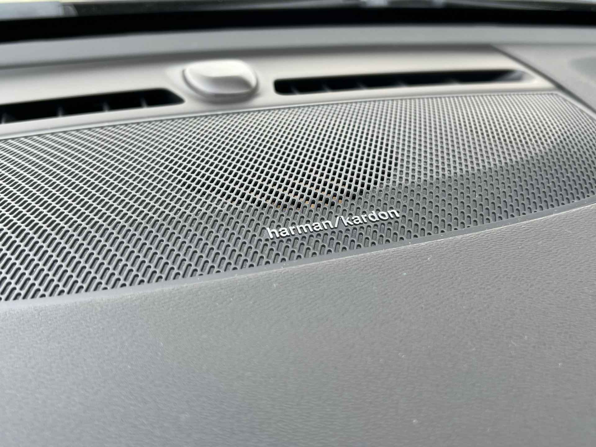 Volvo XC40 1.5 T3 Momentum Navigatie Camera Parkeersensoren v+a Led Koplampen Stoelverwarming Harman Kardon Audio Apple Carplay Android Auto Elek. Achterklep Blis - 35/48