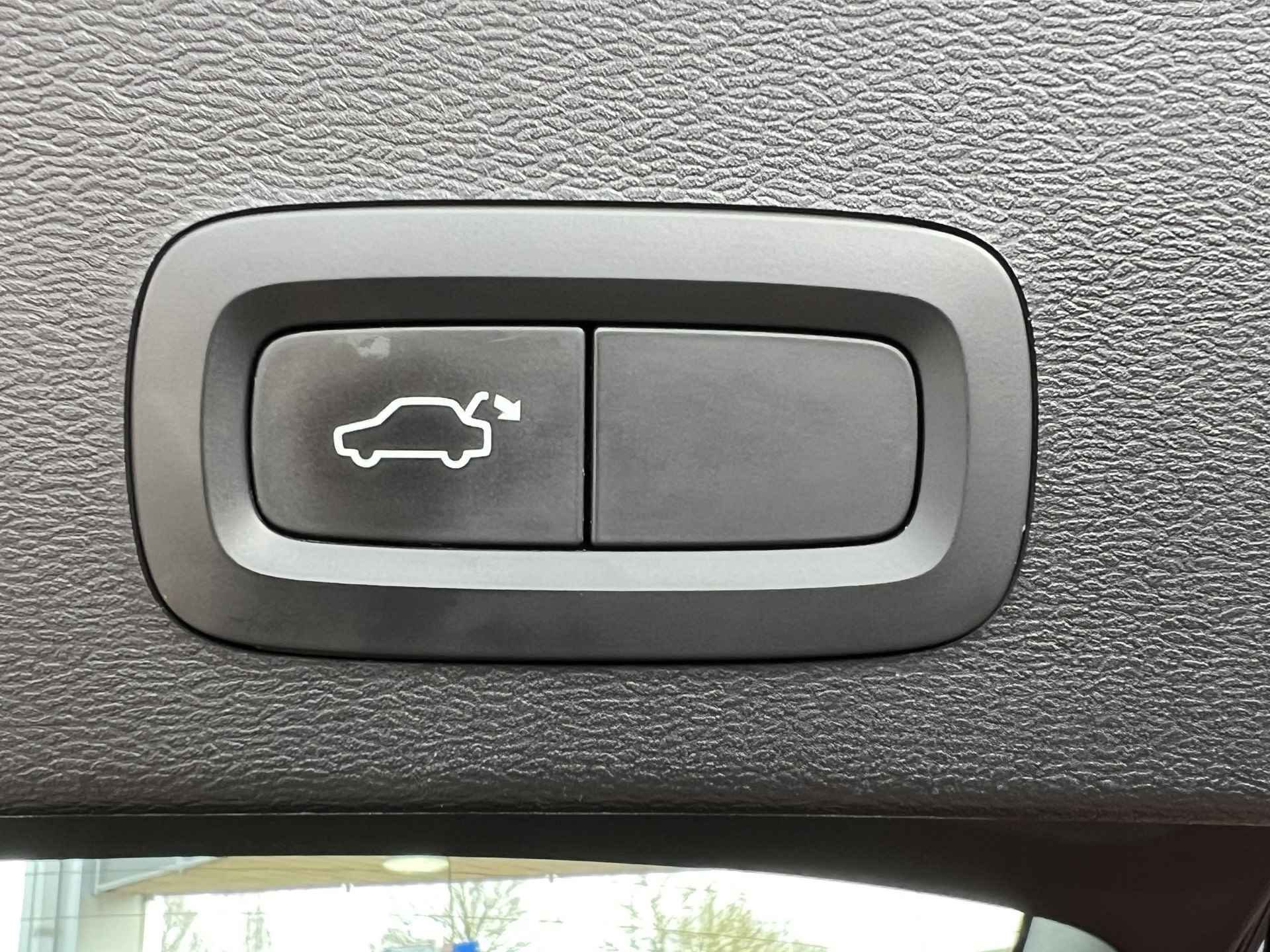 Volvo XC40 1.5 T3 Momentum Navigatie Camera Parkeersensoren v+a Led Koplampen Stoelverwarming Harman Kardon Audio Apple Carplay Android Auto Elek. Achterklep Blis - 38/48