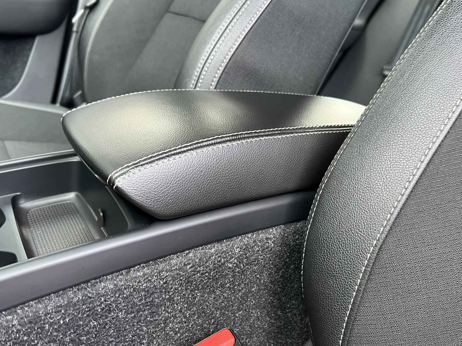 Volvo XC40 1.5 T3 Momentum Navigatie Camera Parkeersensoren v+a Led Koplampen Stoelverwarming Harman Kardon Audio Apple Carplay Android Auto Elek. Achterklep Blis - 39/48