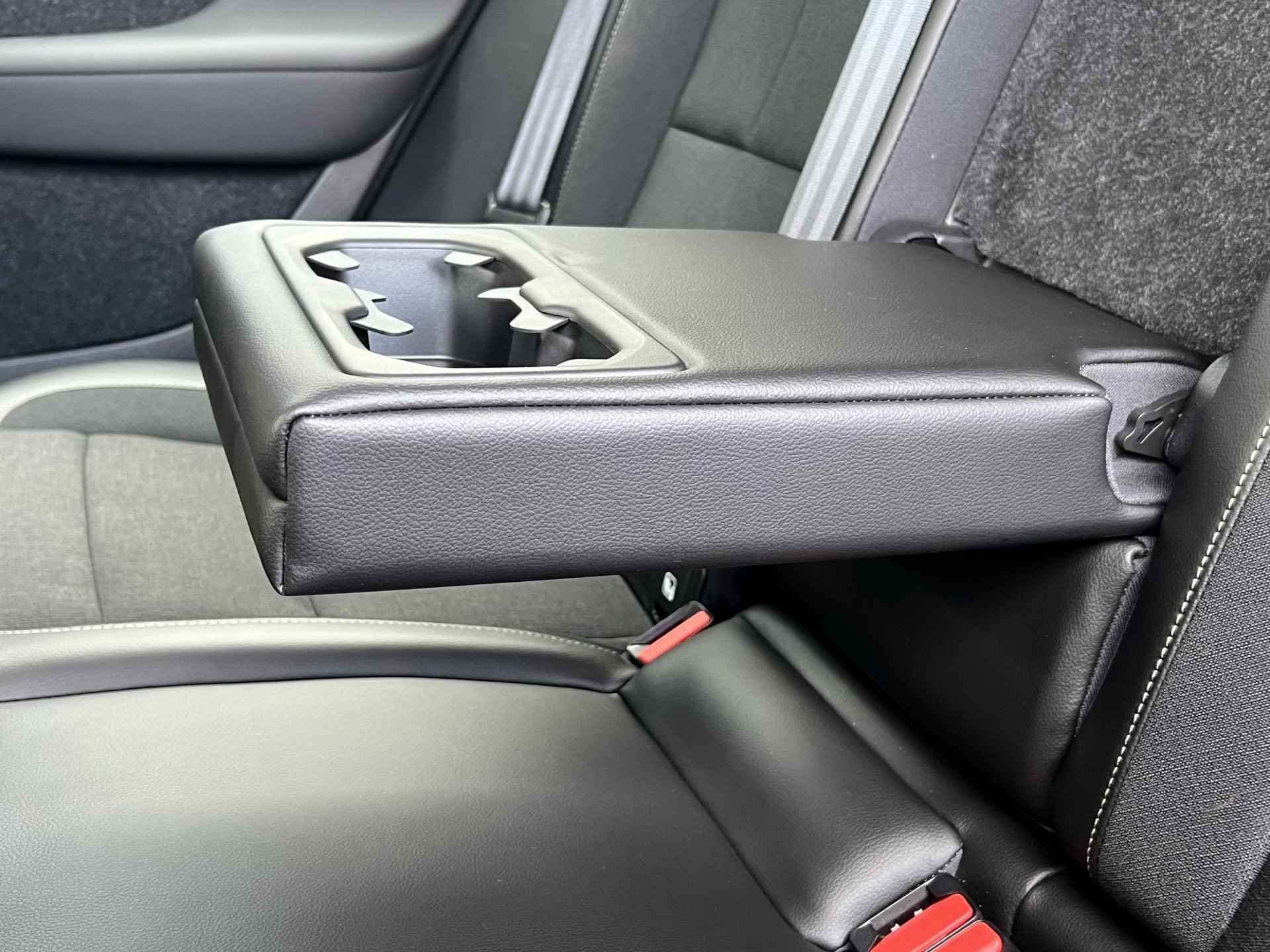 Volvo XC40 1.5 T3 Momentum Navigatie Camera Parkeersensoren v+a Led Koplampen Stoelverwarming Harman Kardon Audio Apple Carplay Android Auto Elek. Achterklep Blis - 40/48