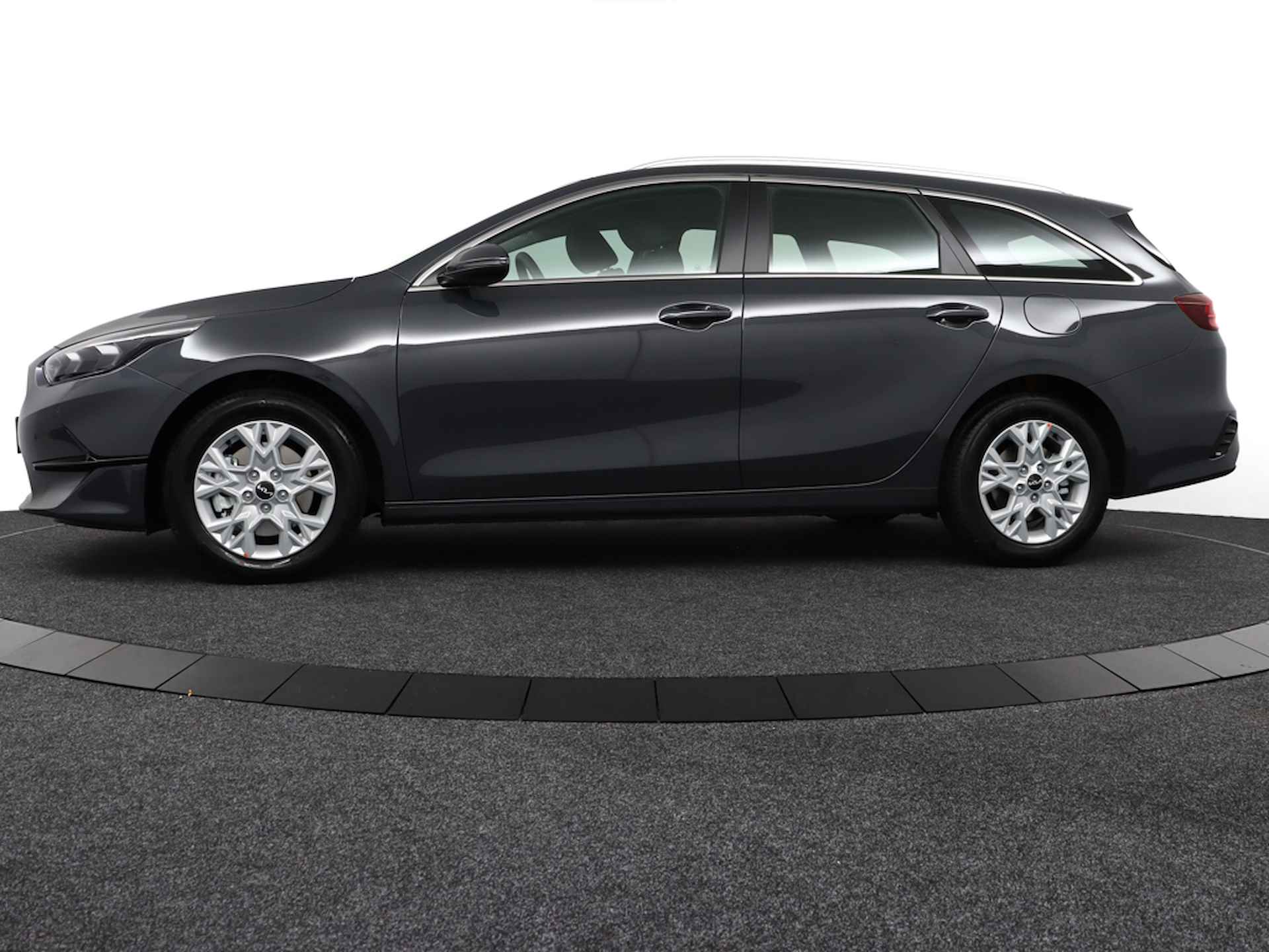 Kia Ceed Sportswagon 1.5 T-GDi DynamicLine - Direct leverbaar! - Navigatie - Cruise Control - Climate Control - Apple CarPlay / Android Auto - Fabrieksgarantie tot 01-2032 - 4/51