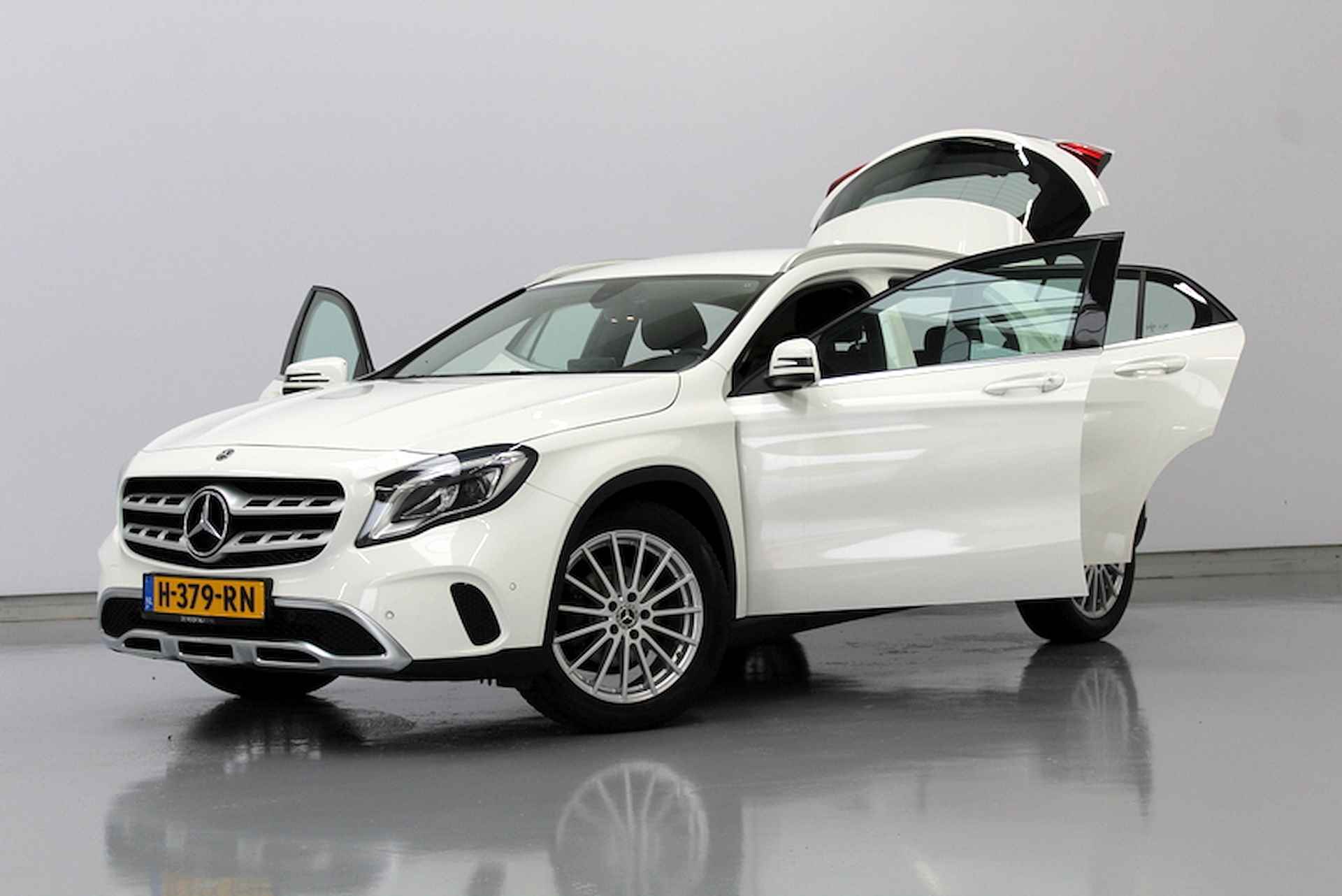 Mercedes-Benz GLA 180 123PK, AUTOMAAT | LEER | NAVIGATIE | CRUISE CONTROLE | TREKHAAK | CARPLAY - 4/35