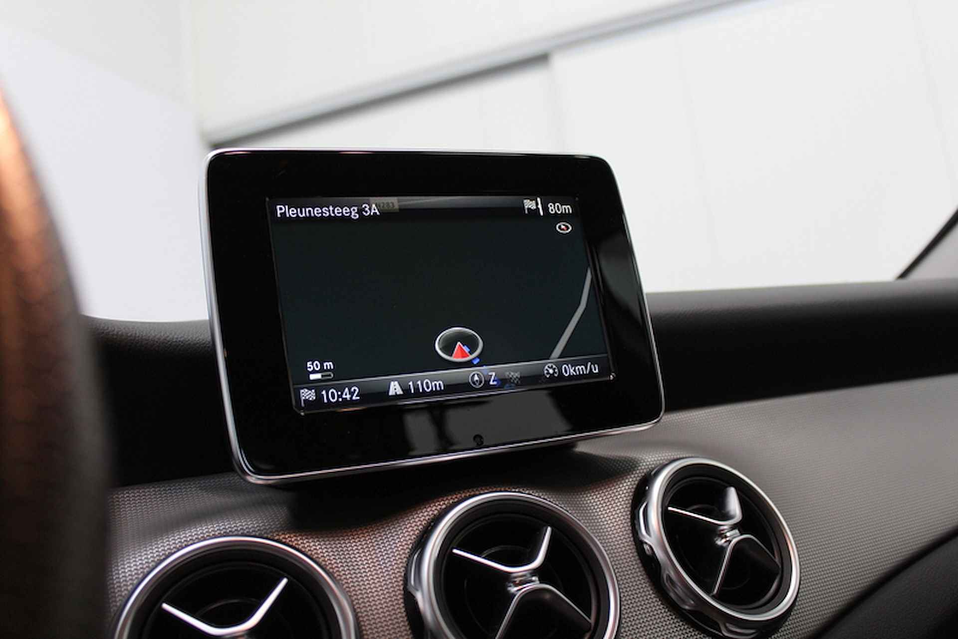 Mercedes-Benz GLA 180 123PK, AUTOMAAT | LEER | NAVIGATIE | CRUISE CONTROLE | TREKHAAK | CARPLAY - 25/35