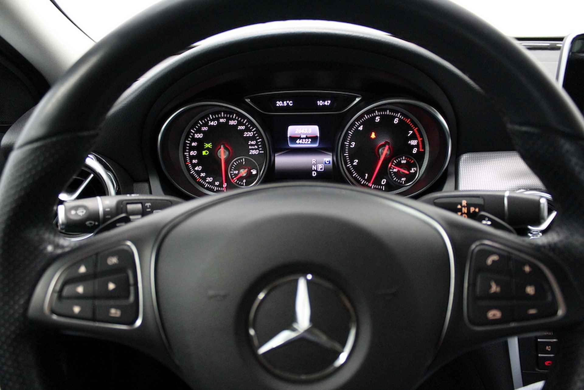 Mercedes-Benz GLA 180 123PK, AUTOMAAT | LEER | NAVIGATIE | CRUISE CONTROLE | TREKHAAK | CARPLAY - 29/35