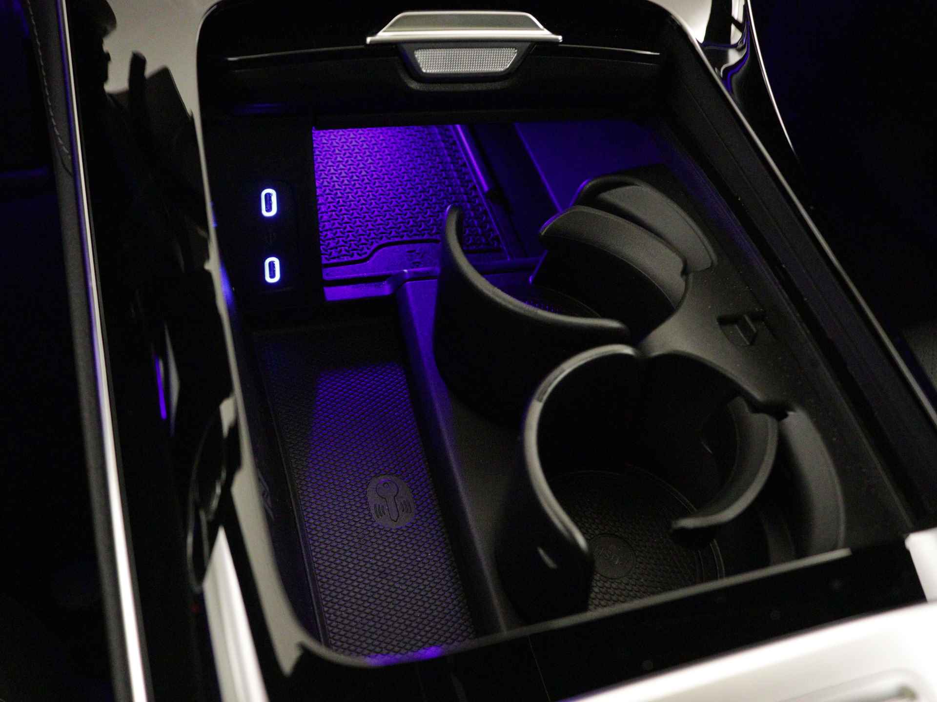 Mercedes-Benz EQE 300 Business Edition 89 kWh | Business Plus Pack | 	Parkeerpakket met achteruitrijcamera | KEYLESS GO-pakket | USB-pakket Plus | Rijassistentiepakket | Dodehoekassistent | Premium sfeerverlichting | - 11/39