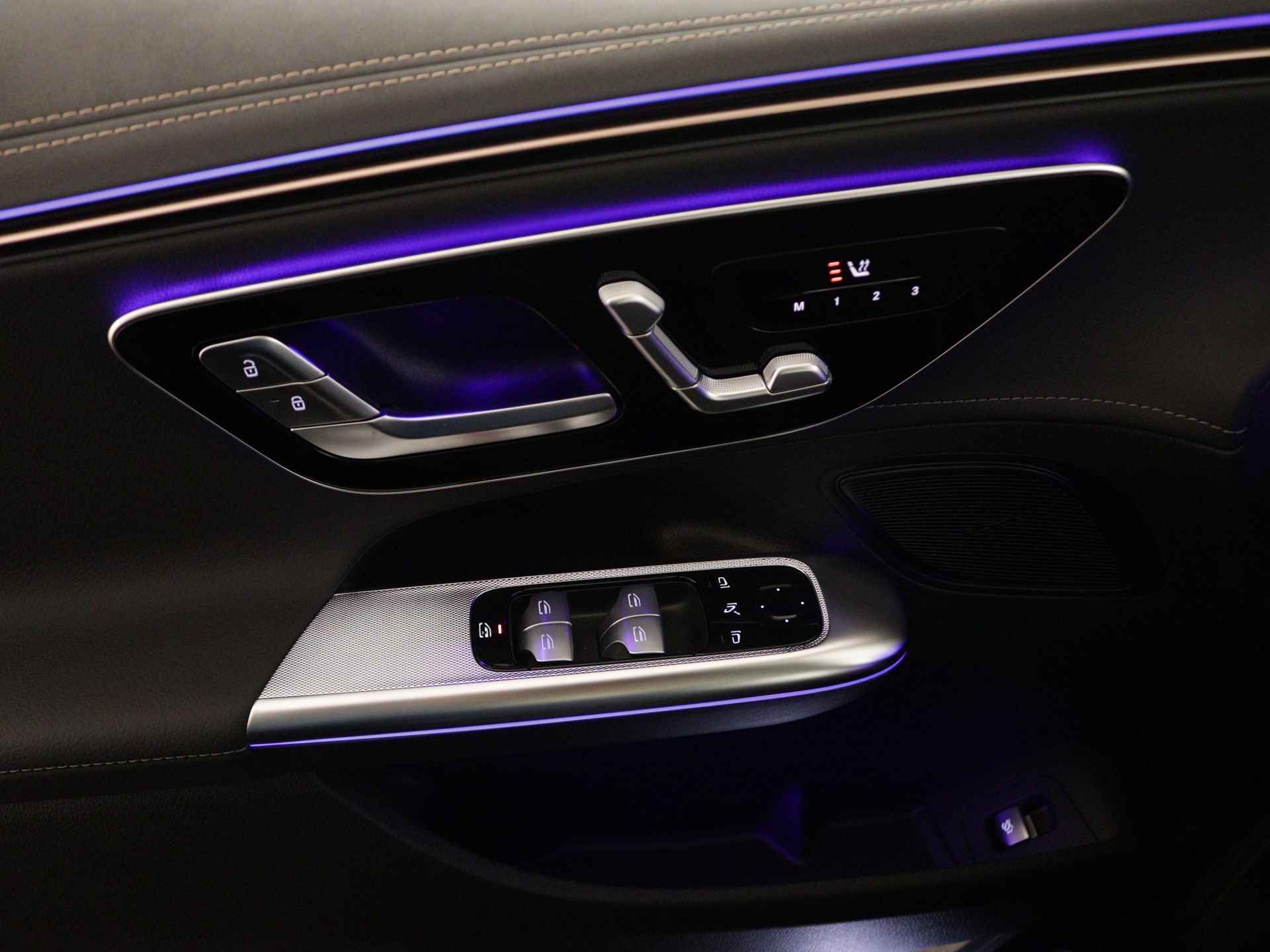 Mercedes-Benz EQE 300 Business Edition 89 kWh | Business Plus Pack | 	Parkeerpakket met achteruitrijcamera | KEYLESS GO-pakket | USB-pakket Plus | Rijassistentiepakket | Dodehoekassistent | Premium sfeerverlichting | - 28/39