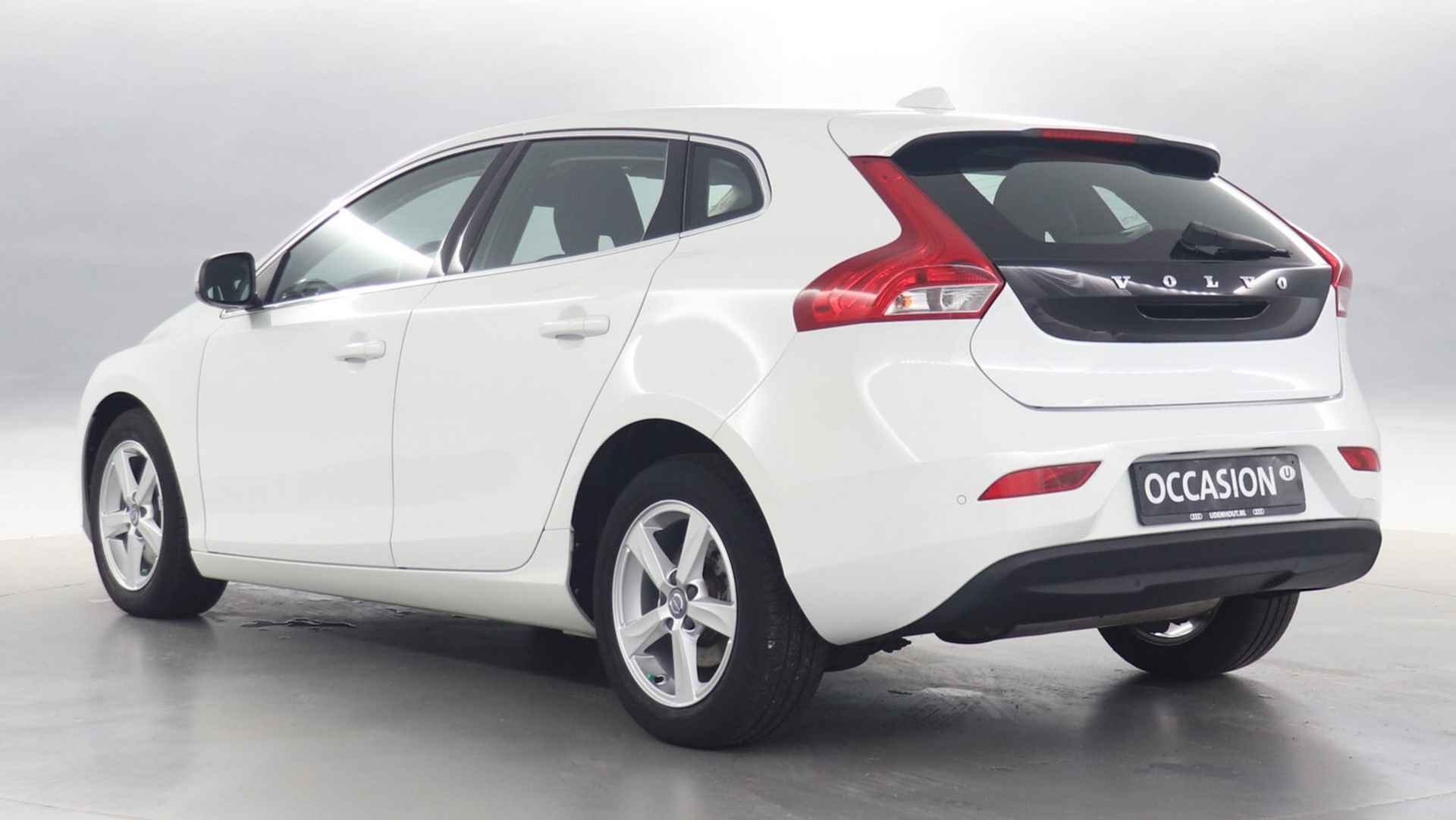 Volvo V40 2.0 T2 122pk Nordic+ / Navigatie / Xenon - 4/37