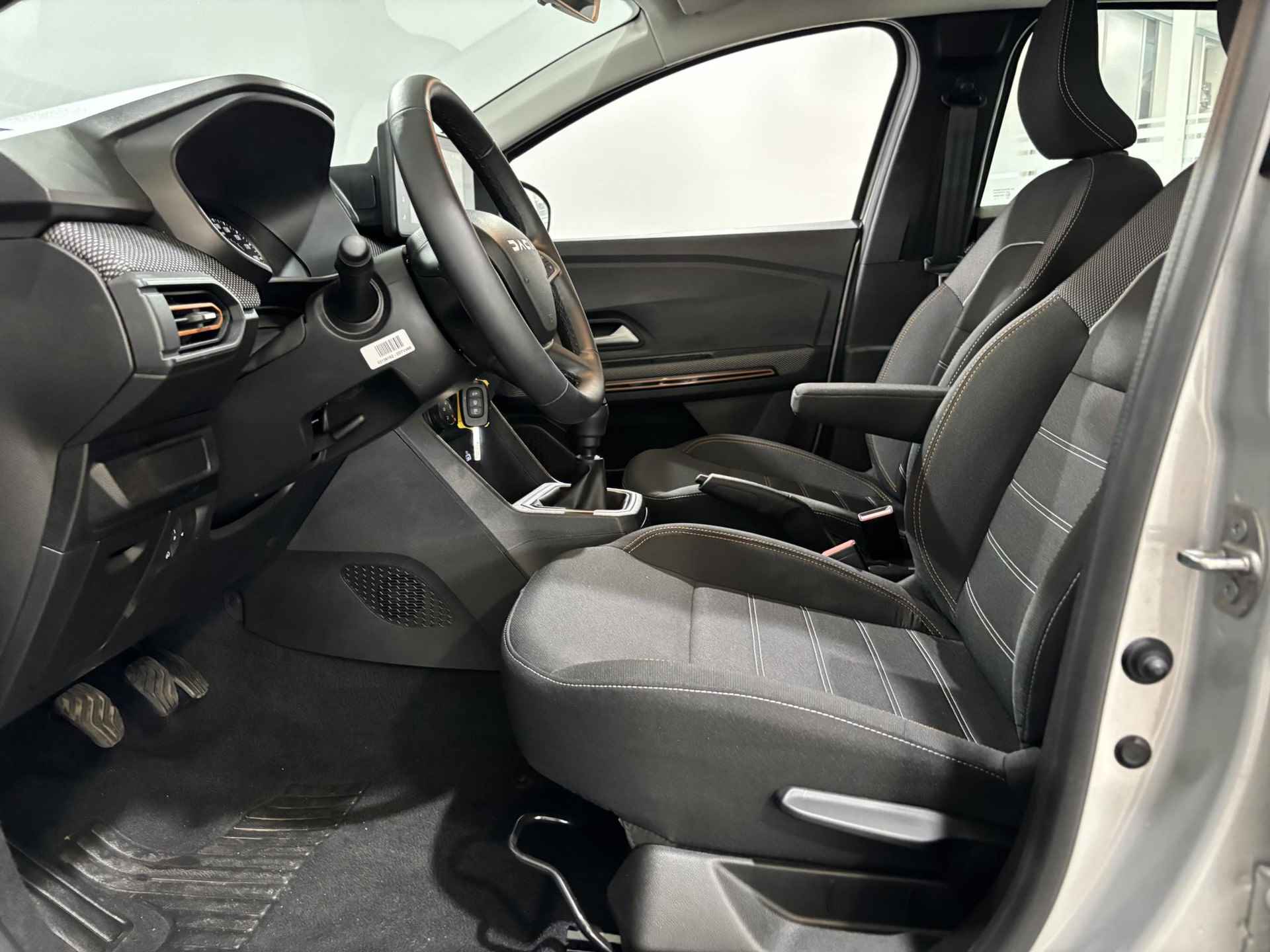 Dacia Sandero 1.0 - 90PK TCe Stepway Expression | Camera | Apple CarPlay/Android Auto | Cruise Control | Airco | Full LED | Parkeersensoren | Armsteun | Licht & Regen Sensor | - 12/28