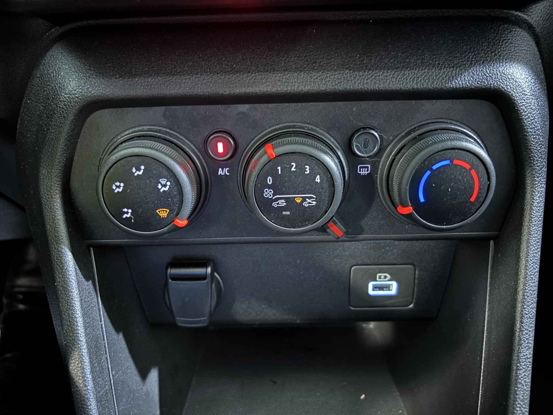 Dacia Sandero 1.0 - 90PK TCe Stepway Expression | Camera | Apple CarPlay/Android Auto | Cruise Control | Airco | Full LED | Parkeersensoren | Armsteun | Licht & Regen Sensor | - 24/28