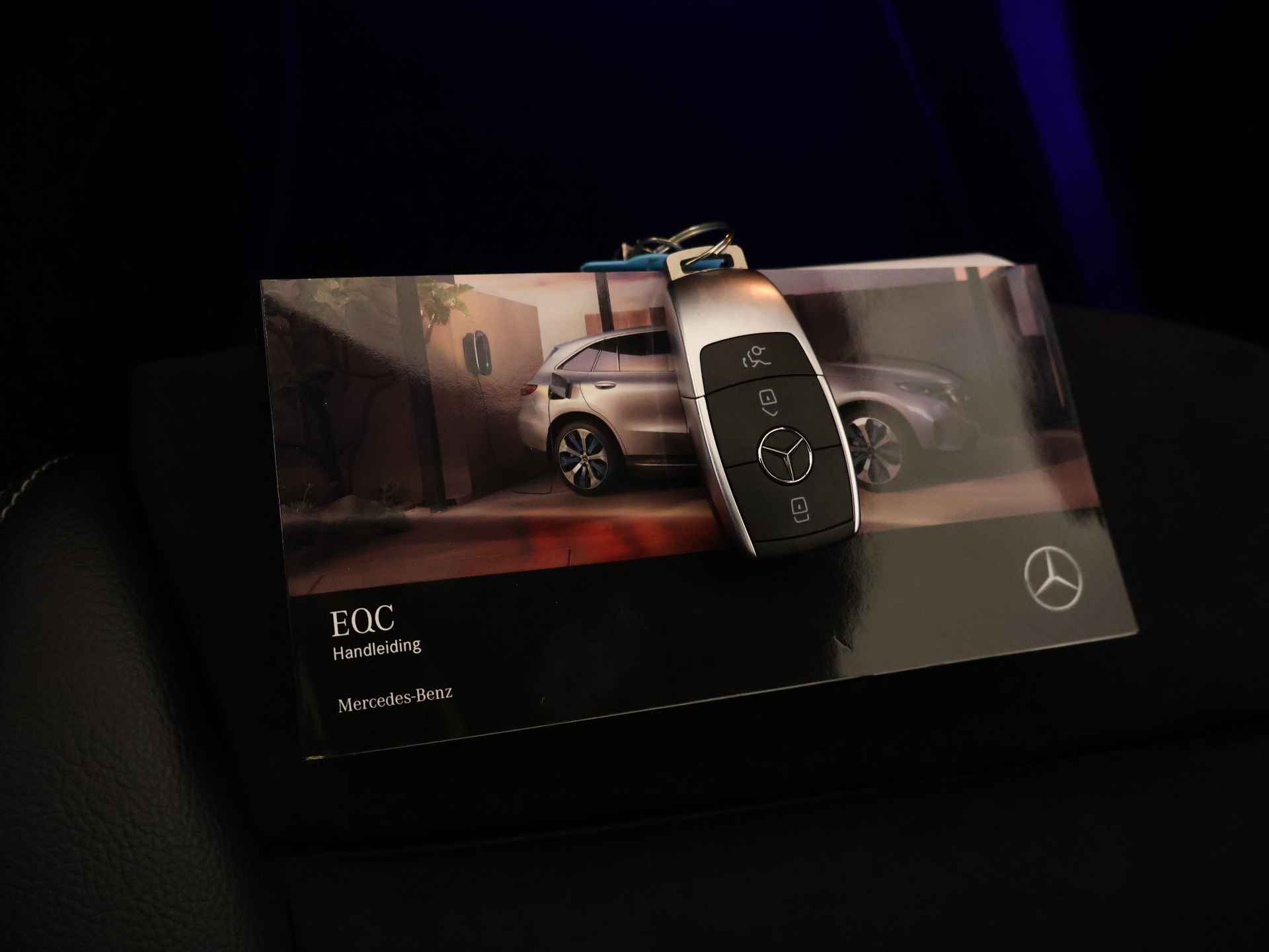 Mercedes-Benz EQC 400 4MATIC Business Solution AMG 80 kWh | Schuifdak | Distronic | DAB | Keyless go | Inclusief 24 MB Premium Certified garantie voor Europa. - 14/44