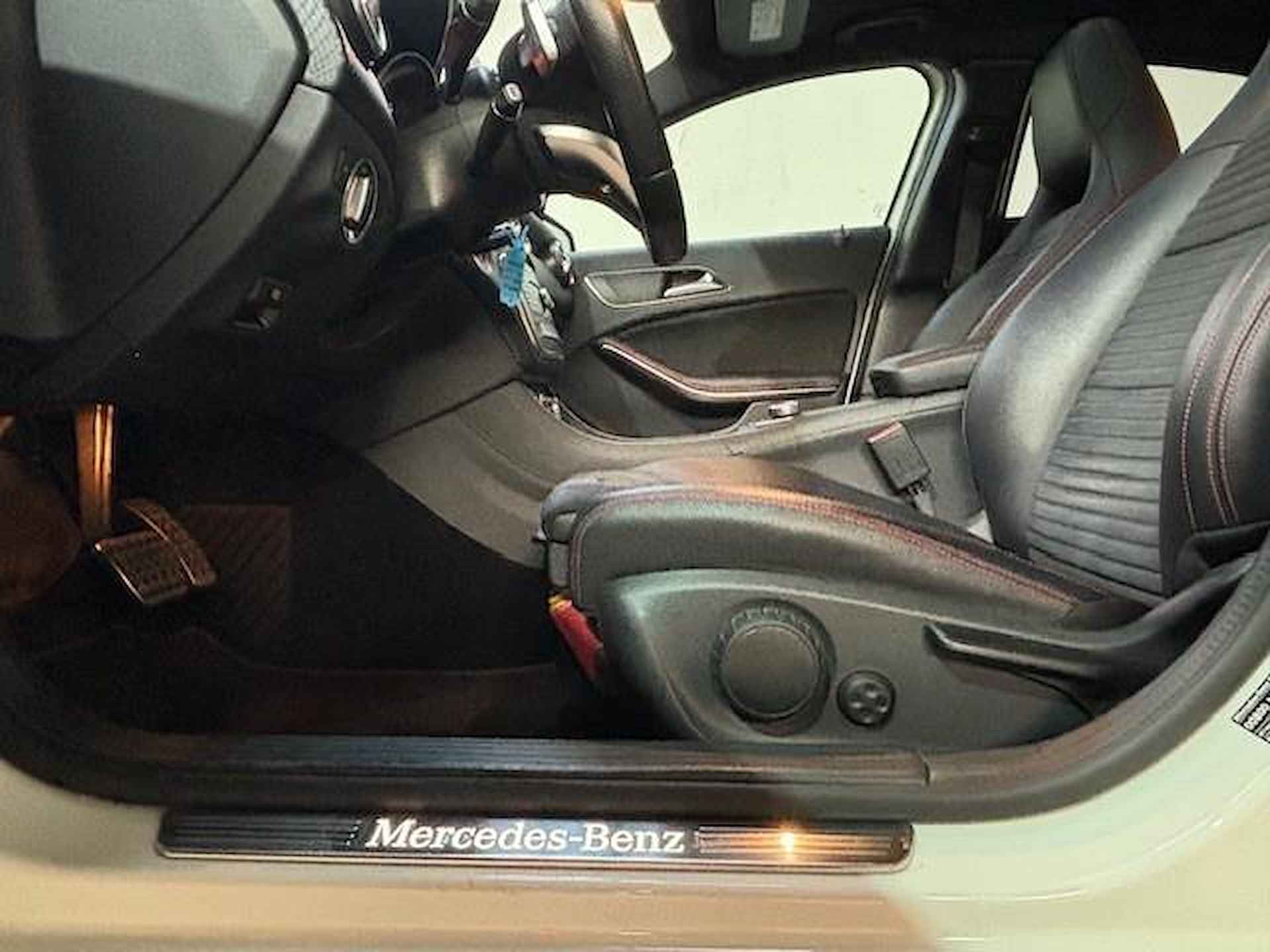 Mercedes-Benz A-klasse 180 AMG Line | Panoramadak | Night | LED | 12 Maanden garantie - 15/23