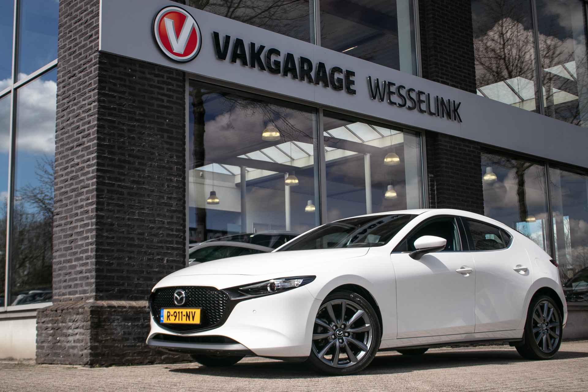 Mazda 3 2.0 E-SkyActiv-G 150 Sportive - All-in rijklrprs | Navi | Stoel/stuurverw. | parkeercamera | LED - 12/40