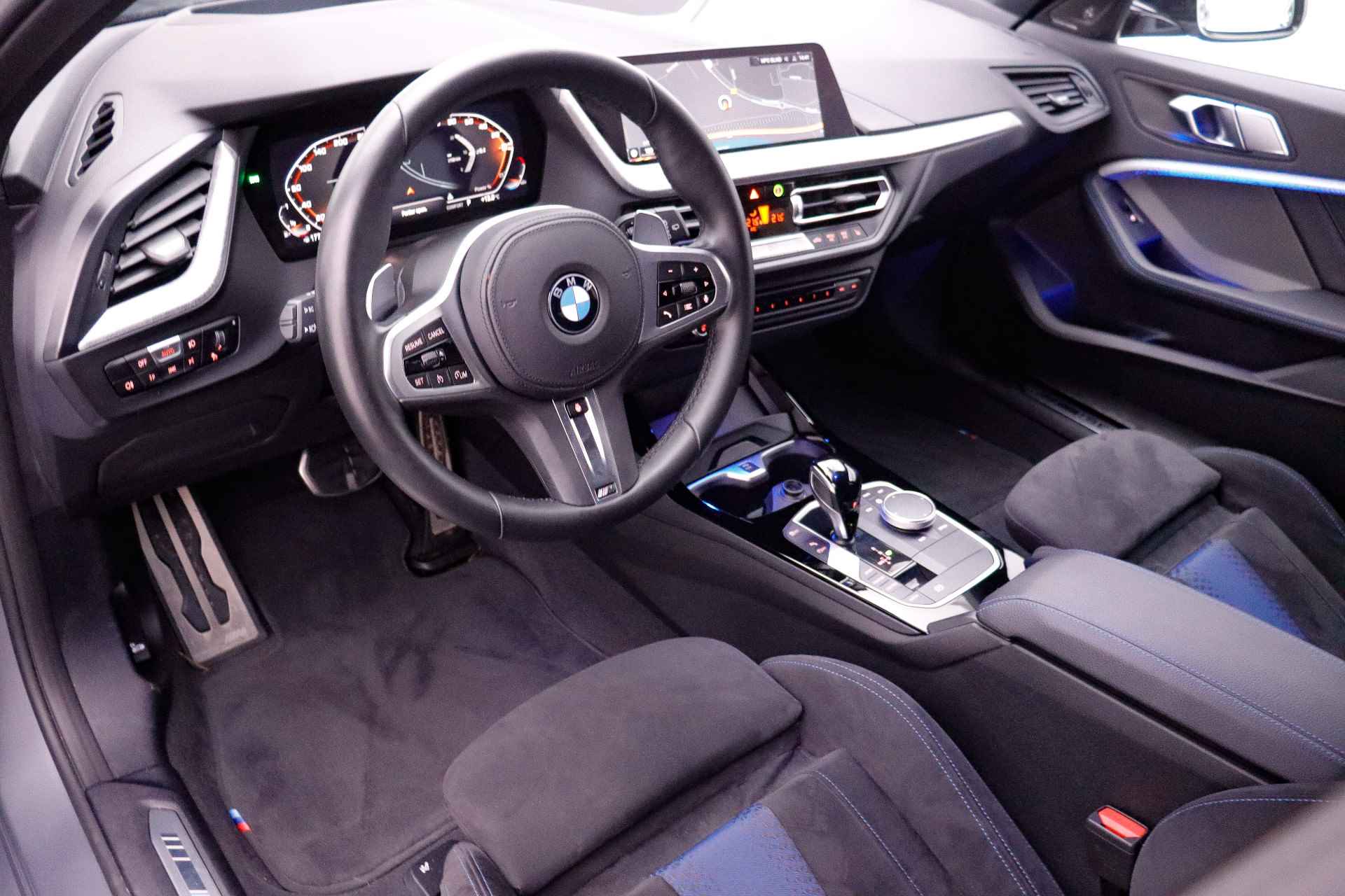 BMW 1-serie M135i xDr. HIGH EXECUTIVE 1e Eig.HARMAN KARDON/CAMERA/HEAD UP/KEYLESS/STOEL.VW - 18/37