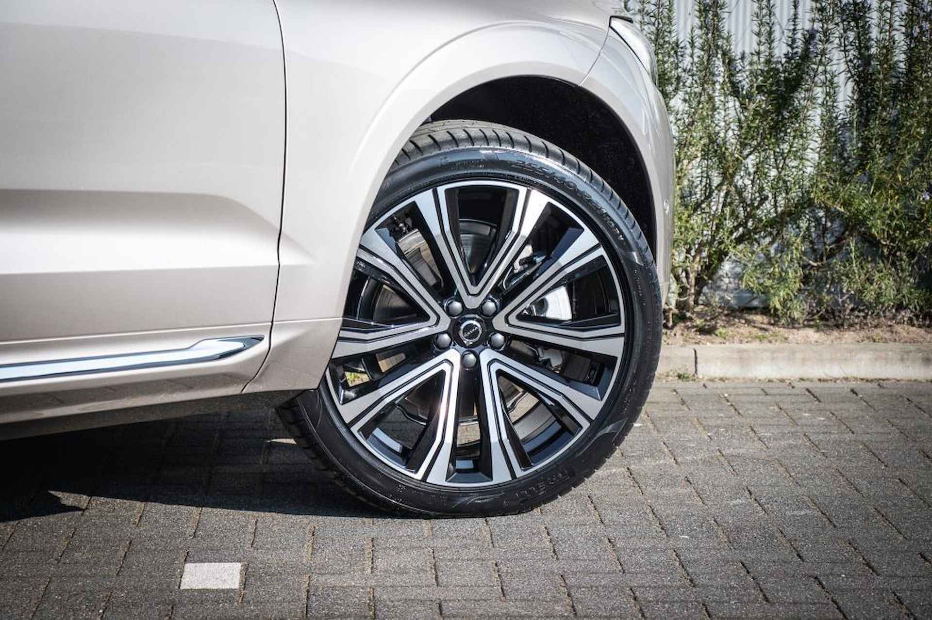 Volvo XC60 Recharge T6 Ultimate Bright | Luchtvering | Adaptive cruise control | Bowers & Wilkins audio | | Head-up display | 360 Camera | Leder | Stoelmassage | dodehoekassistent - 7/24