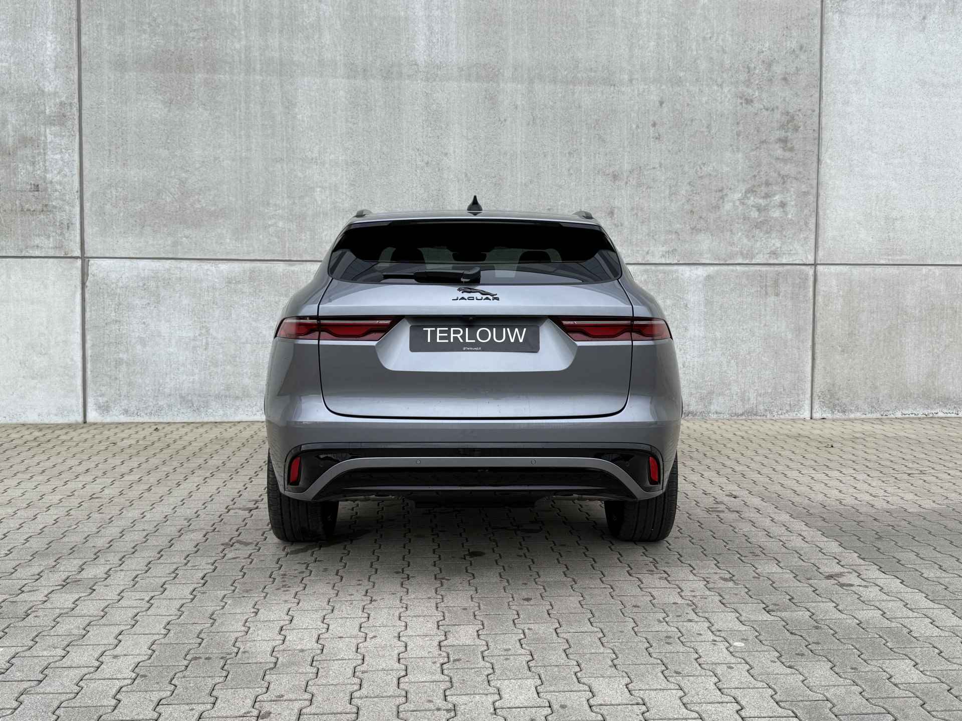 Jaguar F-Pace 2.0 P400e PHEV R-Dynamic SE - 9/36