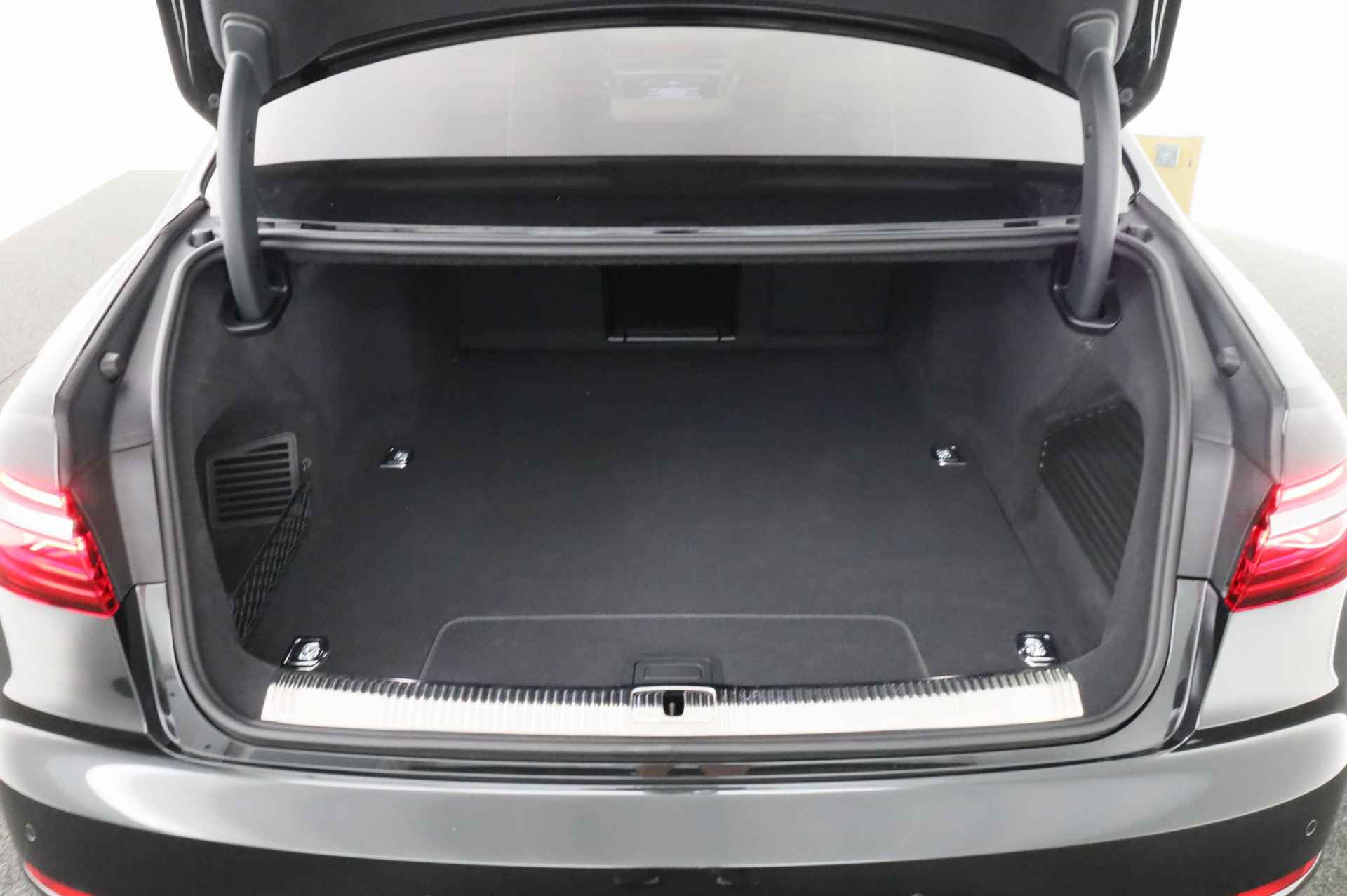 Audi A8 Limousine 60 TFSI e quattro 462PK | Adaptive air suspension | Panoramadak | Stoelventilatie/massage | - 52/54