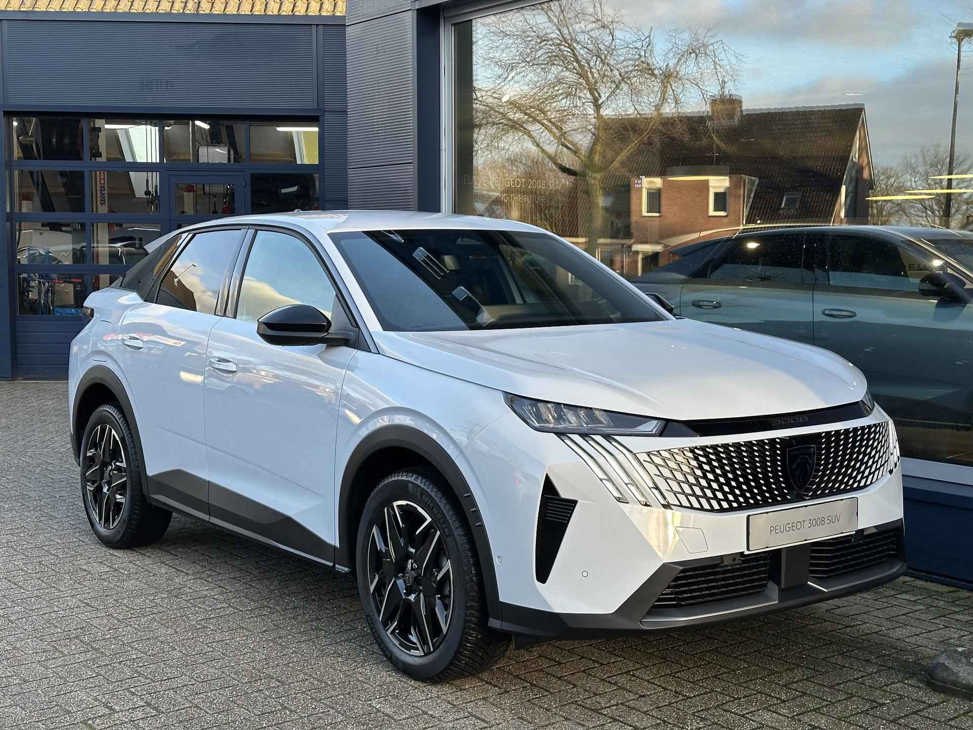 Peugeot 3008 1.2 Hybrid 136 Allure | Nieuwste Model 3008 | Automaat | All Season banden | Panorama Navigatie | Keyless Entry | Stoel & Stuurverwarming | 360 Graden Camera | Dodehoek detectie | Climate Control | LED Verlichting | 19 Inch Lichtmetalen Velgen | Camera | Half Lederen bekleding | - 3/56