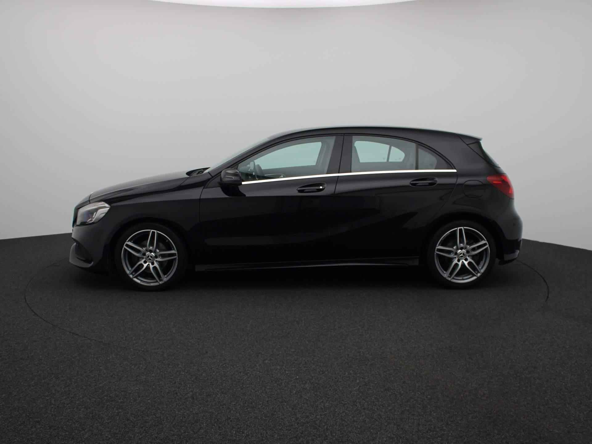 Mercedes-Benz A-klasse 180d AMG Ambition | Navi | Camera | Led Koplampen | Stoelverwarming | Keyless Go | - 4/38